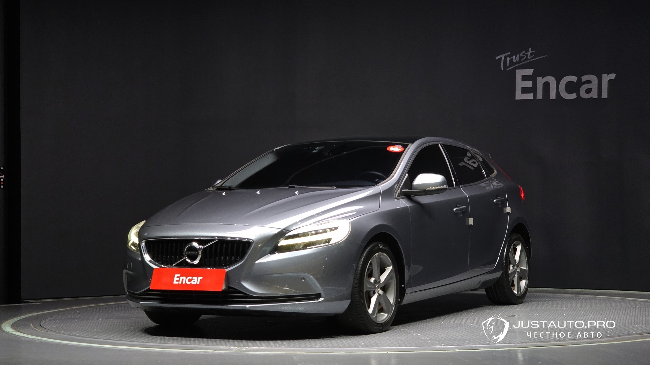 Автомобиль Volvo V40