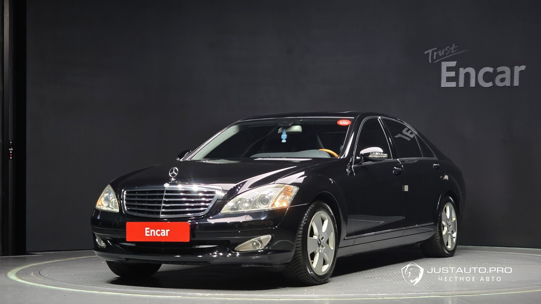 Автомобиль Mercedes-Benz S-Class