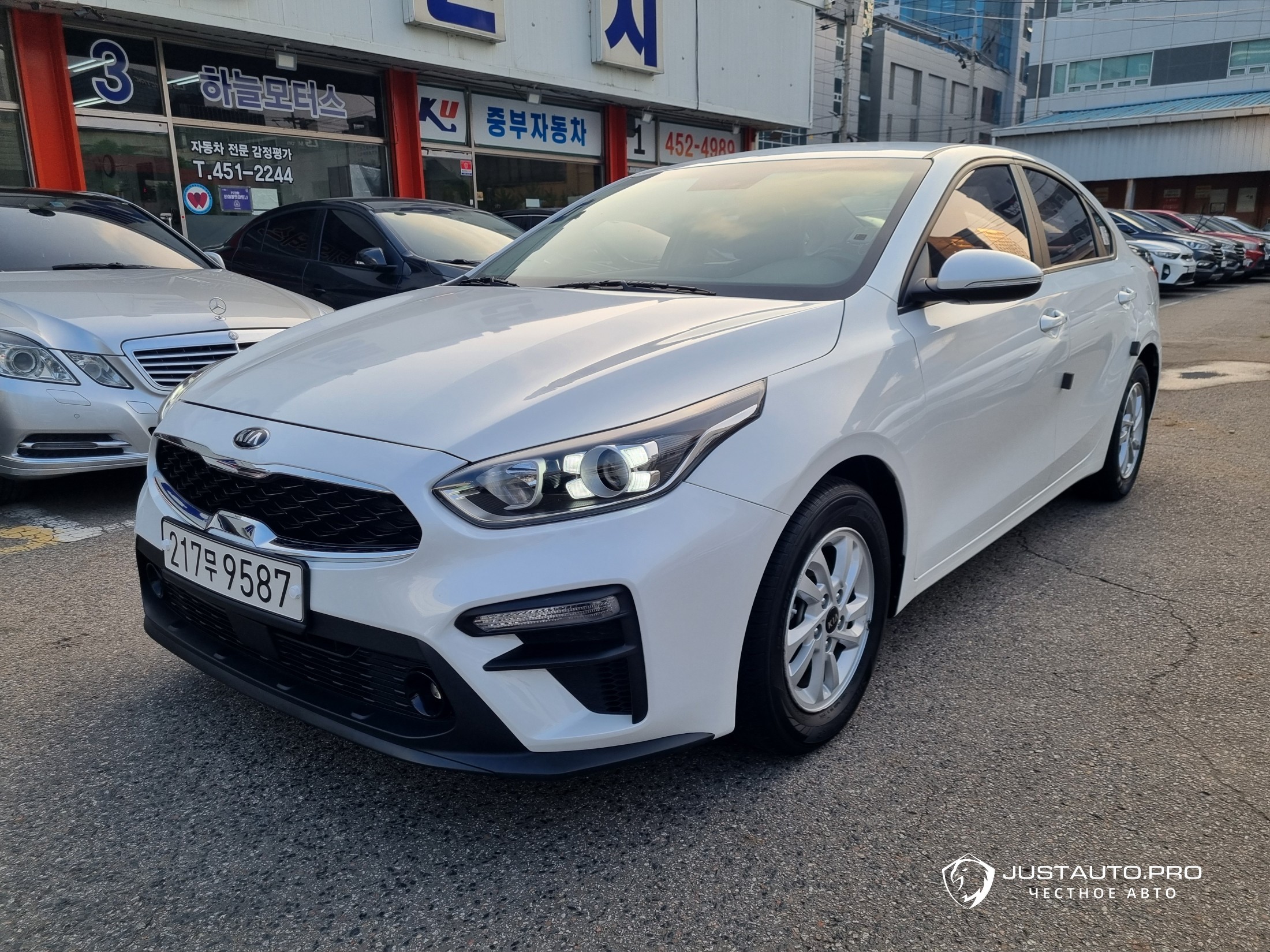 Автомобиль Kia K3