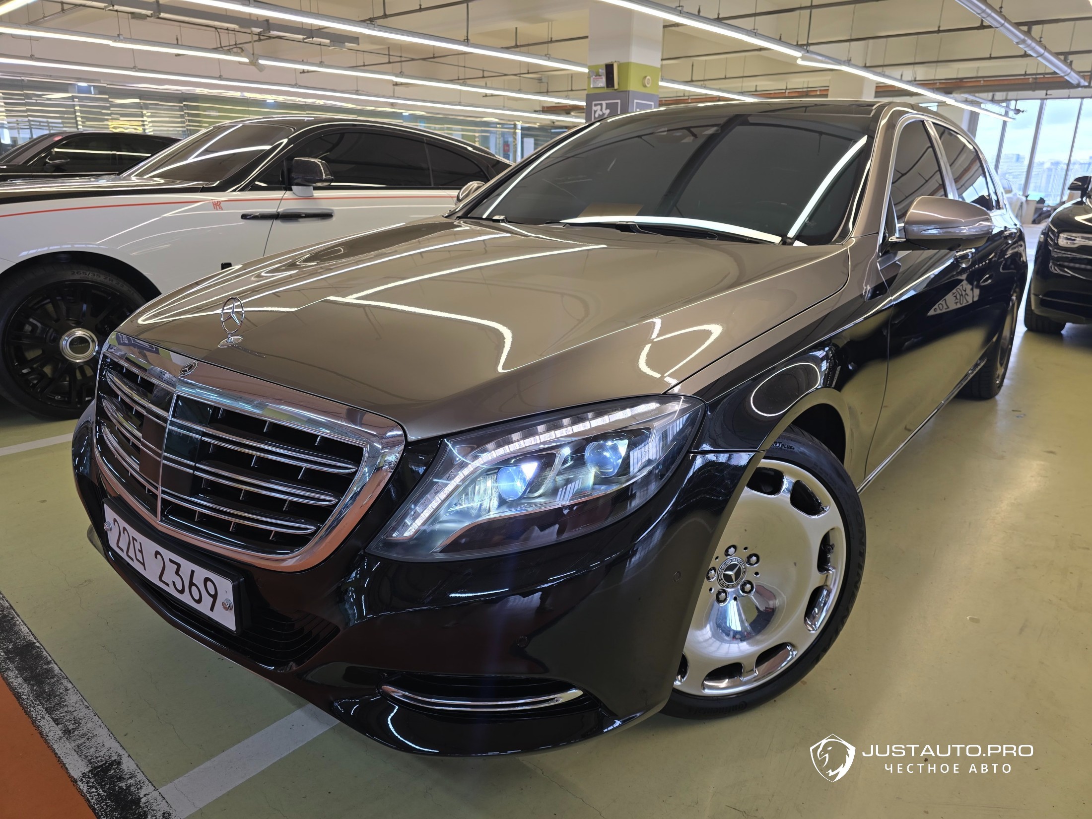 Автомобиль Mercedes-Benz S-Class