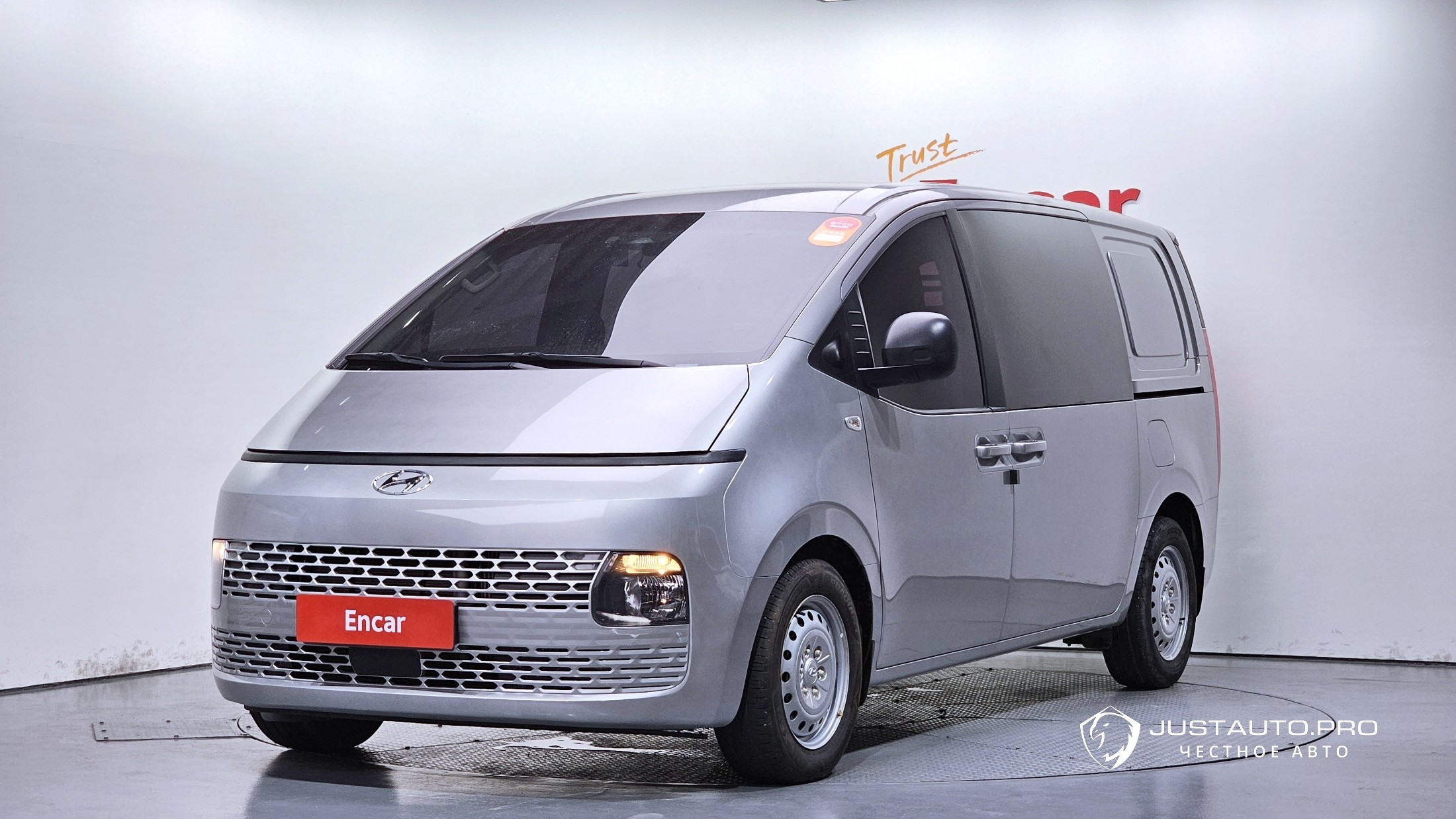 Автомобиль Hyundai Staria