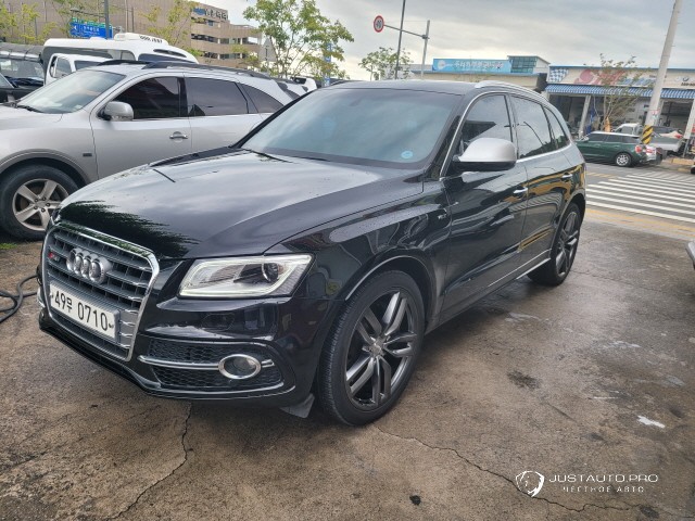 Автомобиль Audi SQ5