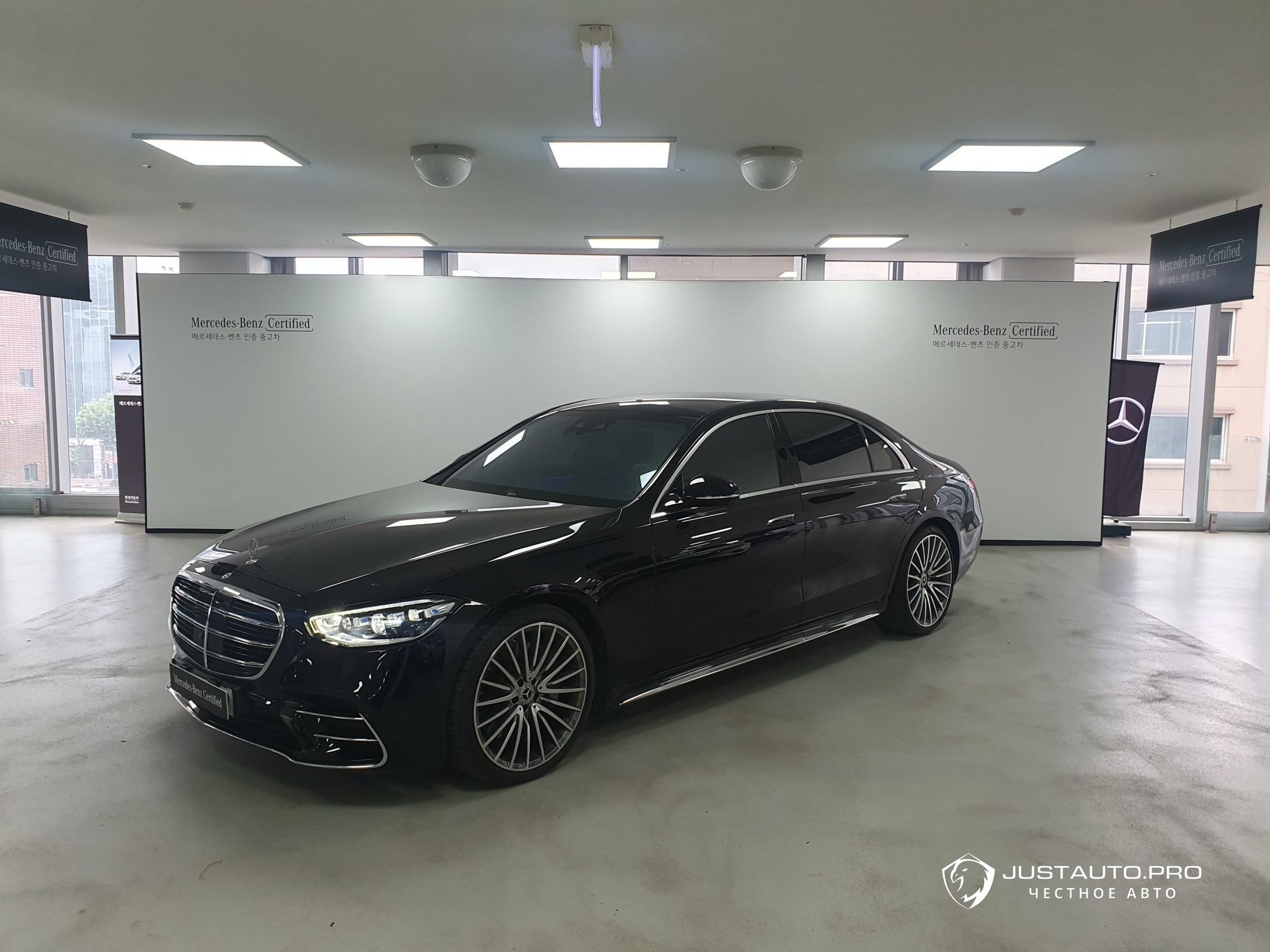 Автомобиль Mercedes-Benz S-Class