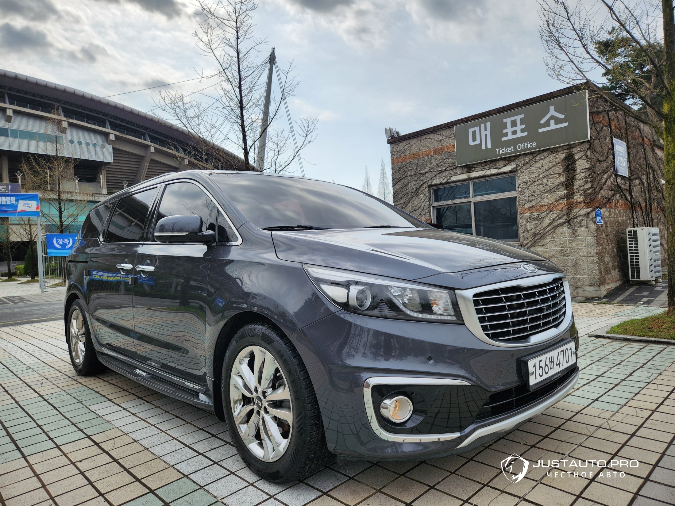 Автомобиль Kia Canival