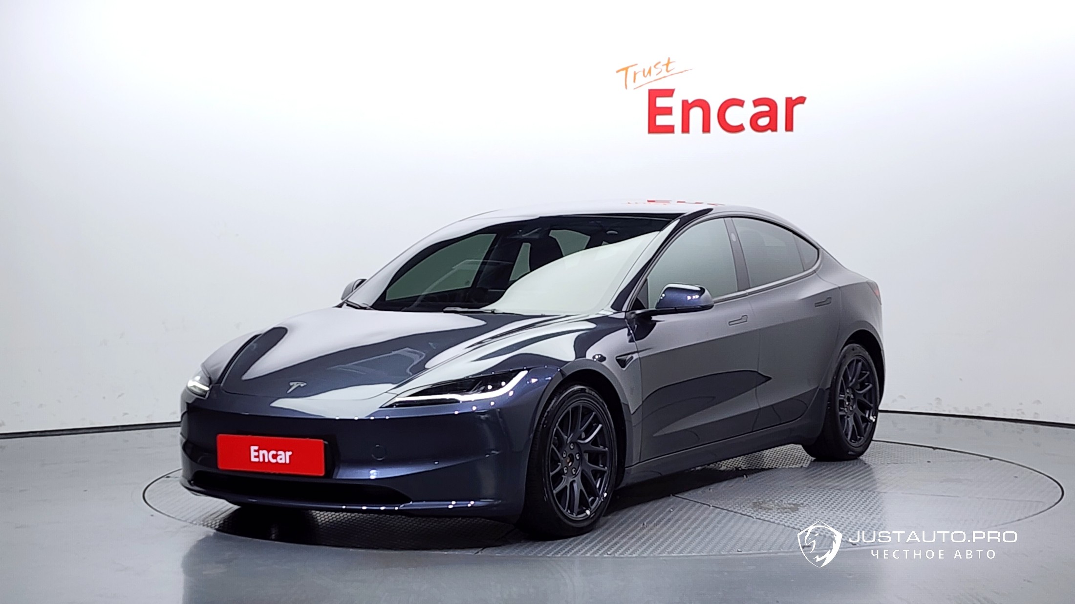 Автомобиль Tesla Model 3