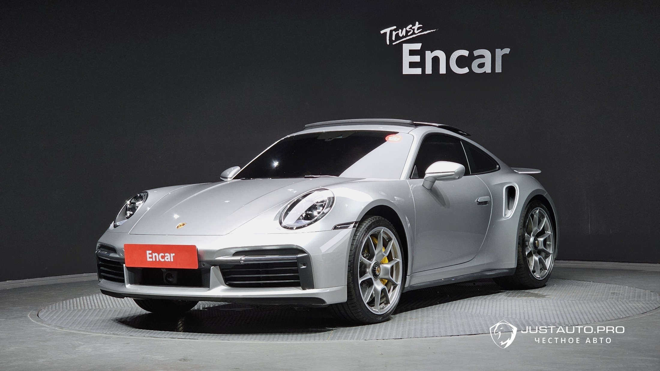 Автомобиль Porsche 911