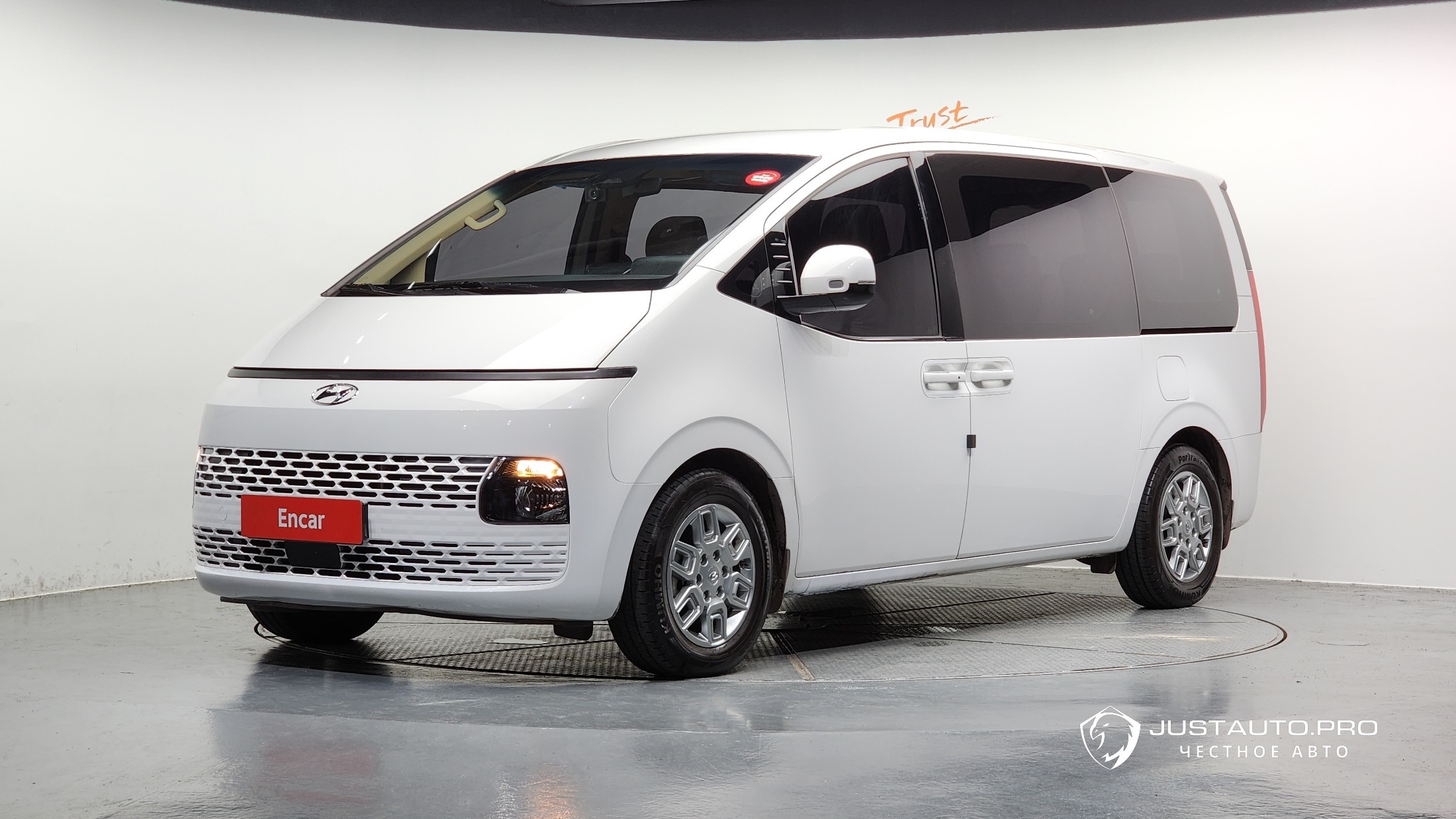 Автомобиль Hyundai Staria