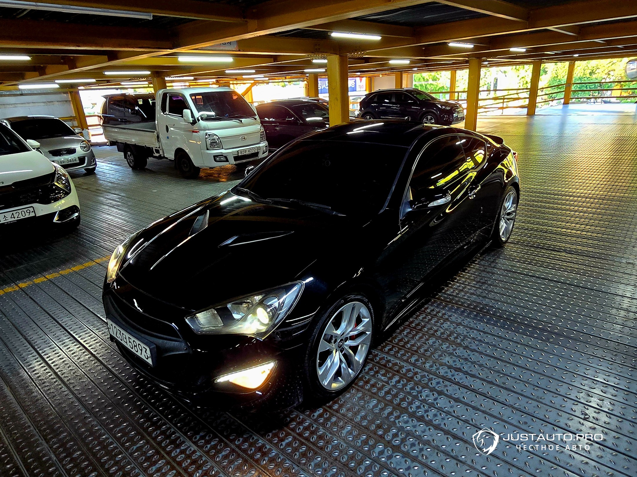 Автомобиль Hyundai Genesis