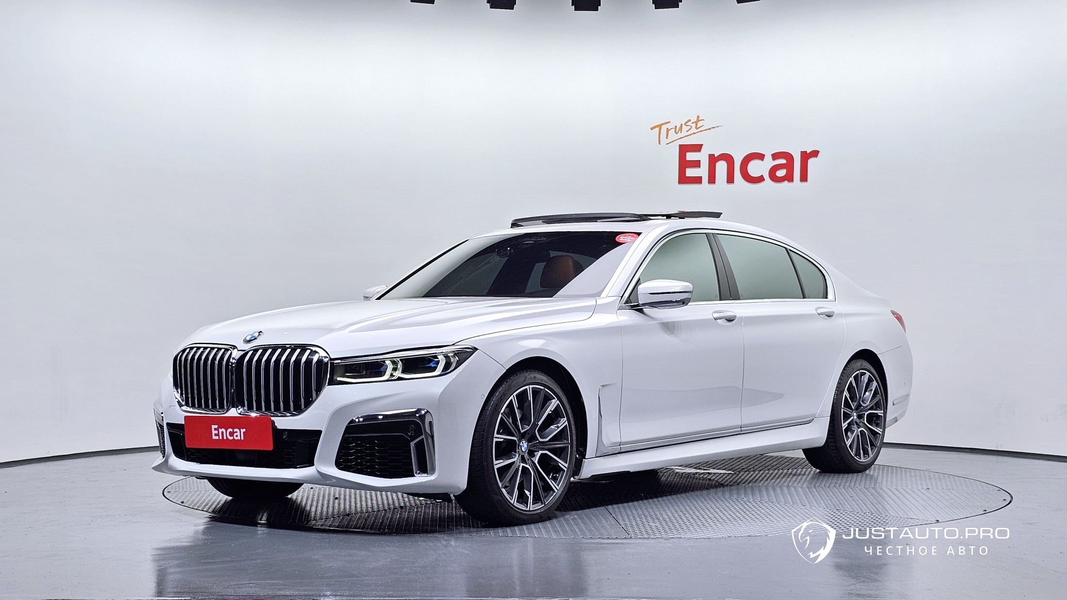 Автомобиль BMW 7-Series