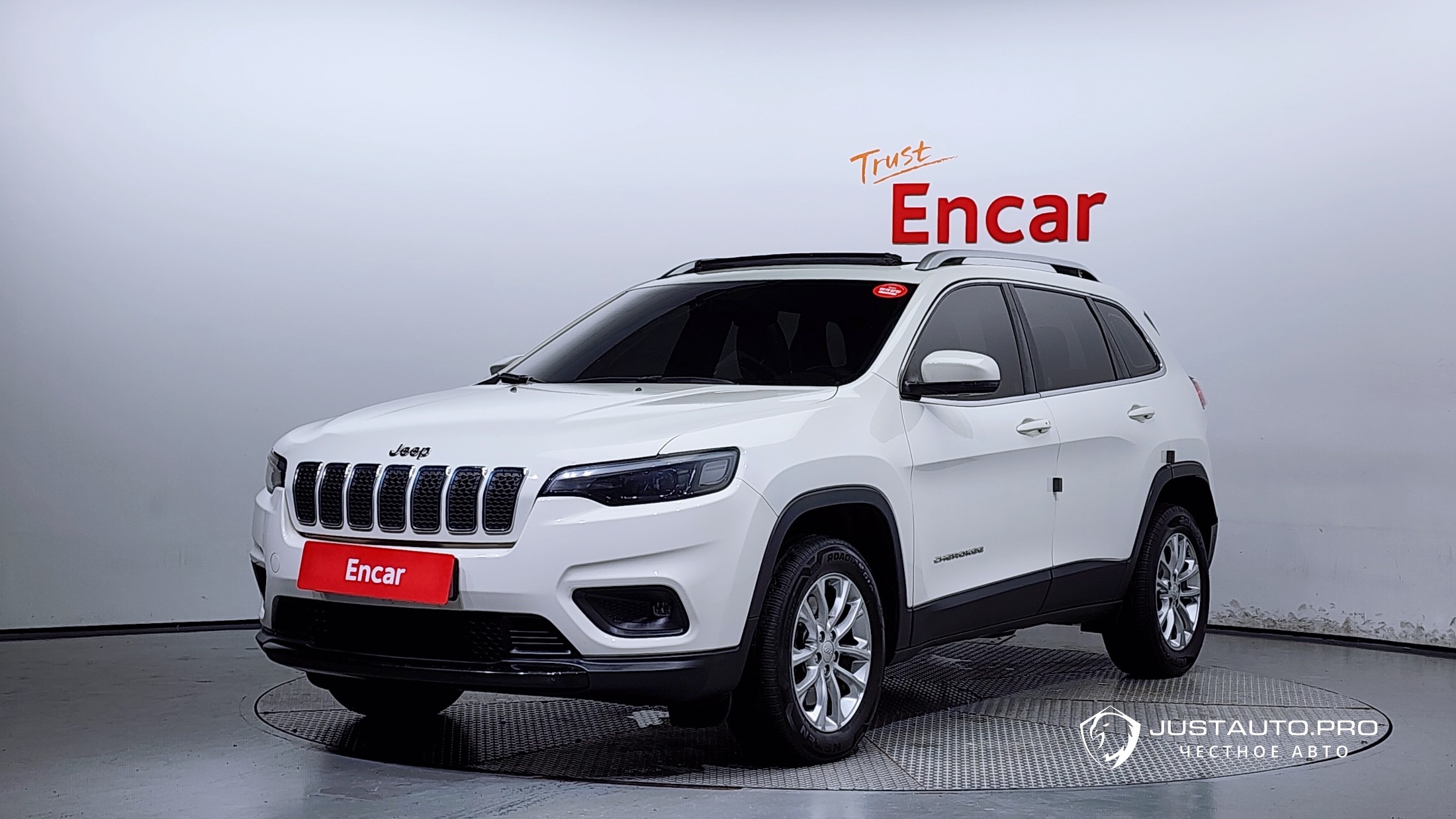 Автомобиль Jeep Cherokee