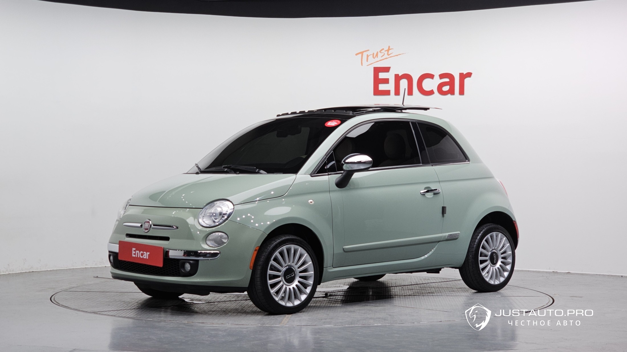 Автомобиль Fiat 500