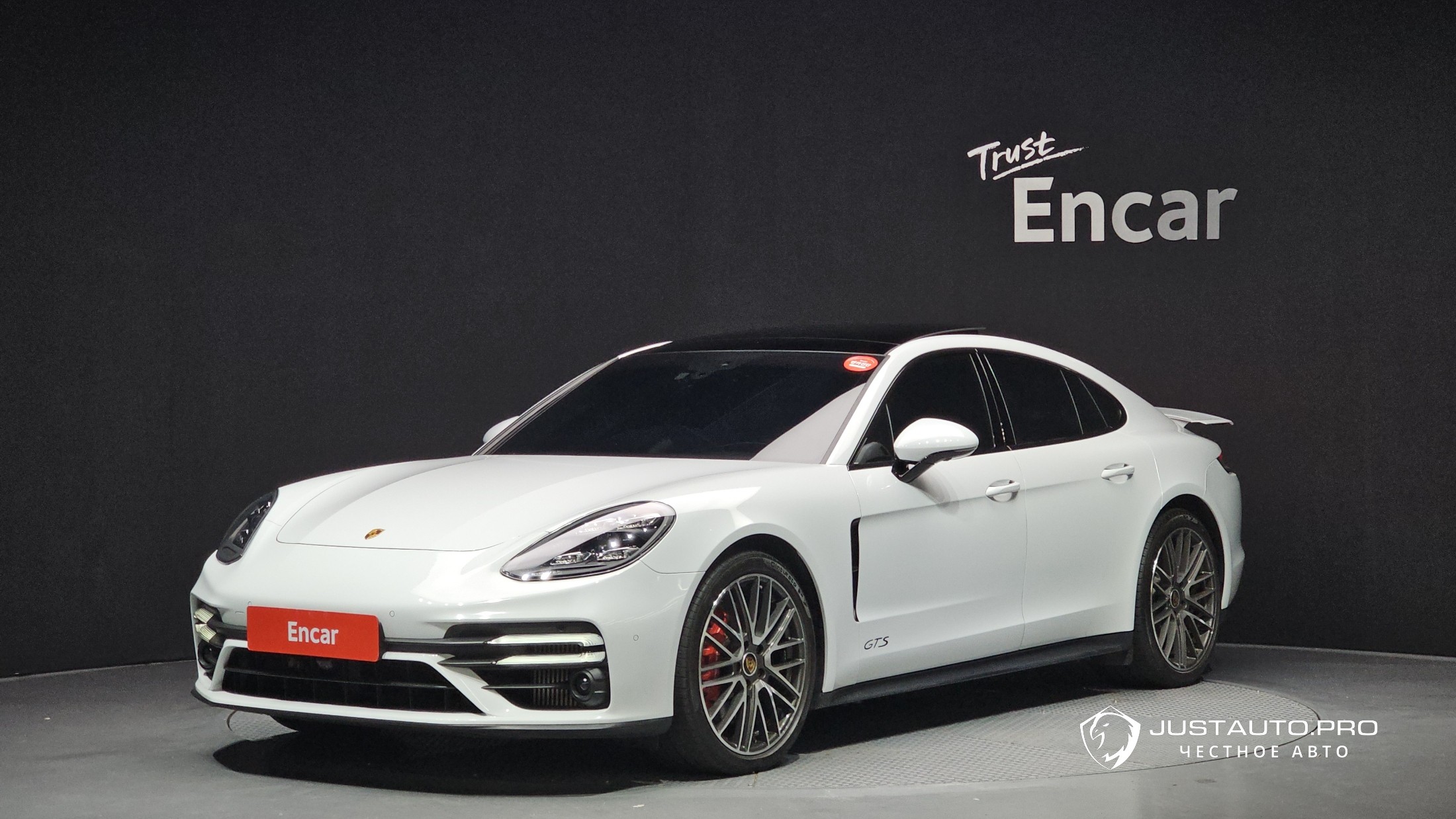 Автомобиль Porsche Panamera