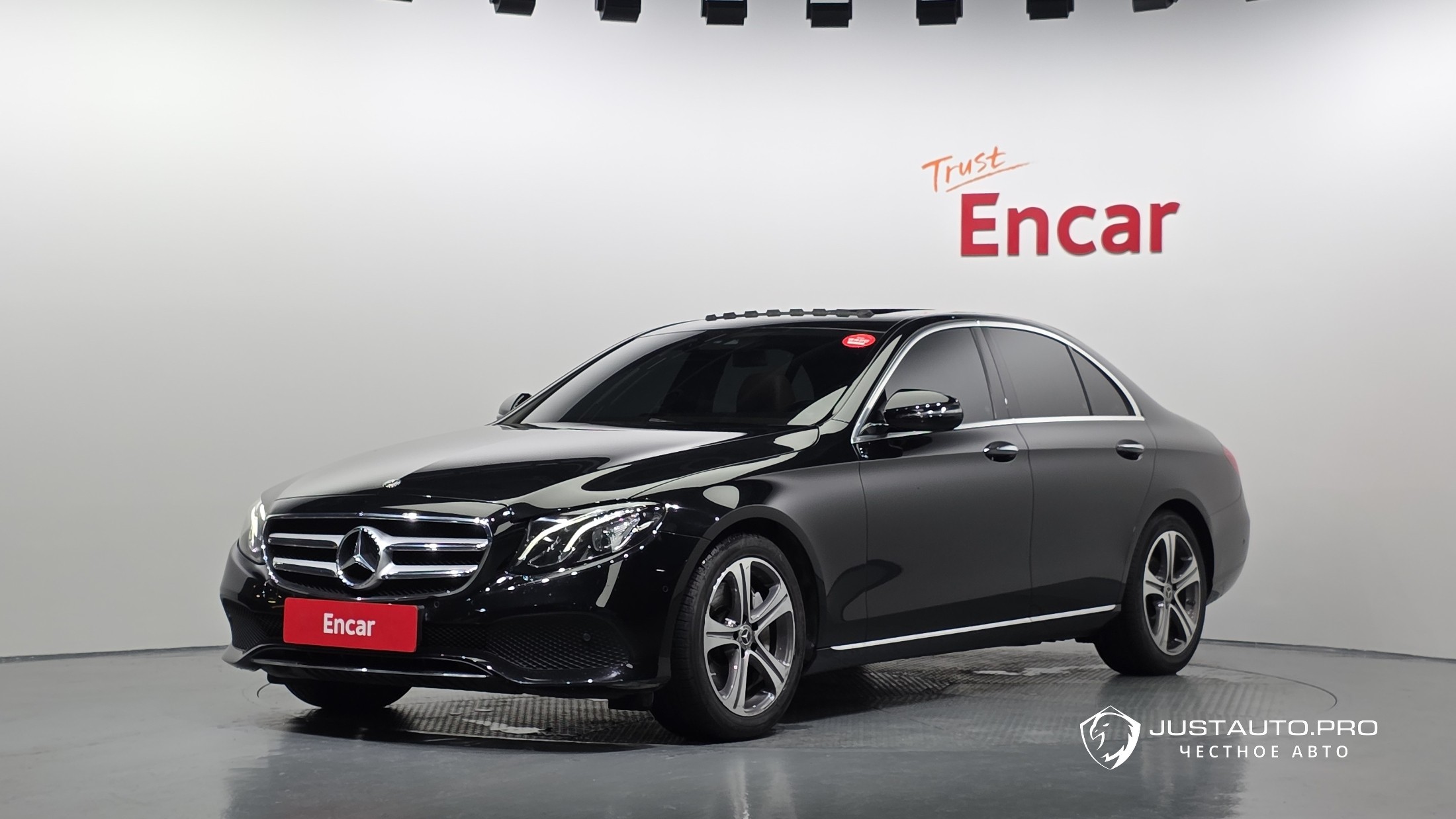 Автомобиль Mercedes-Benz E-Class