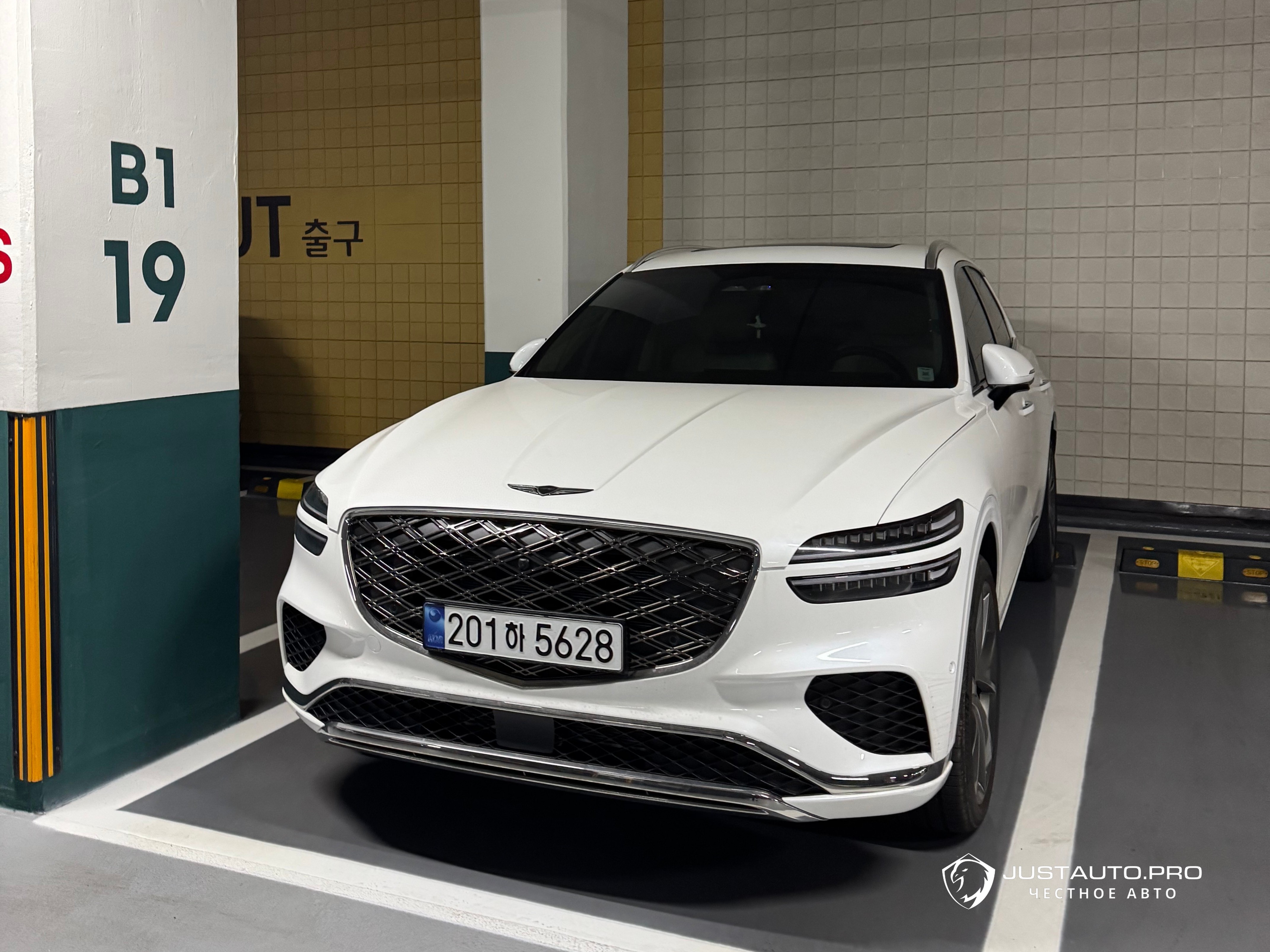 Автомобиль Genesis GV70