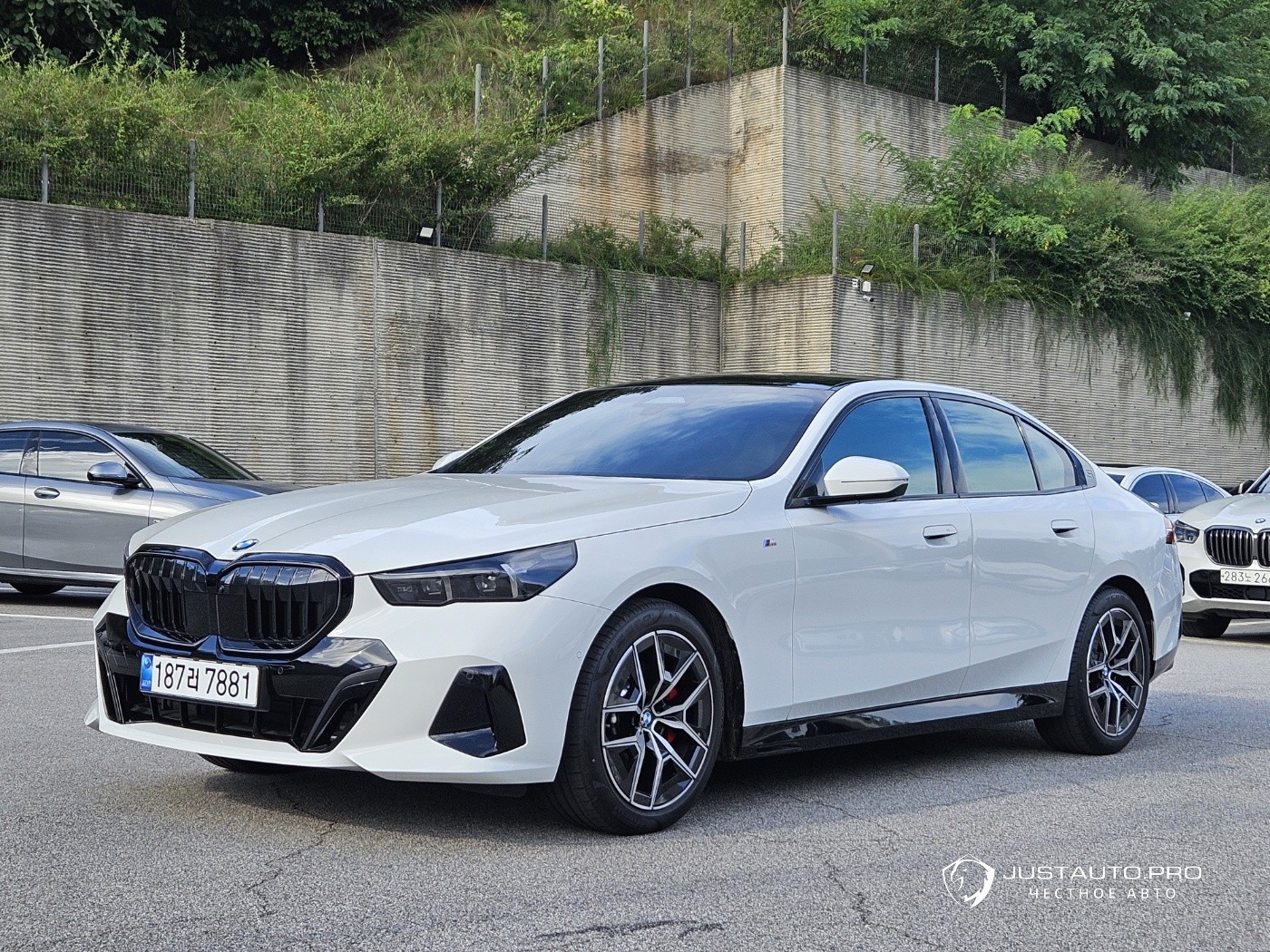 Автомобиль BMW 5-Series