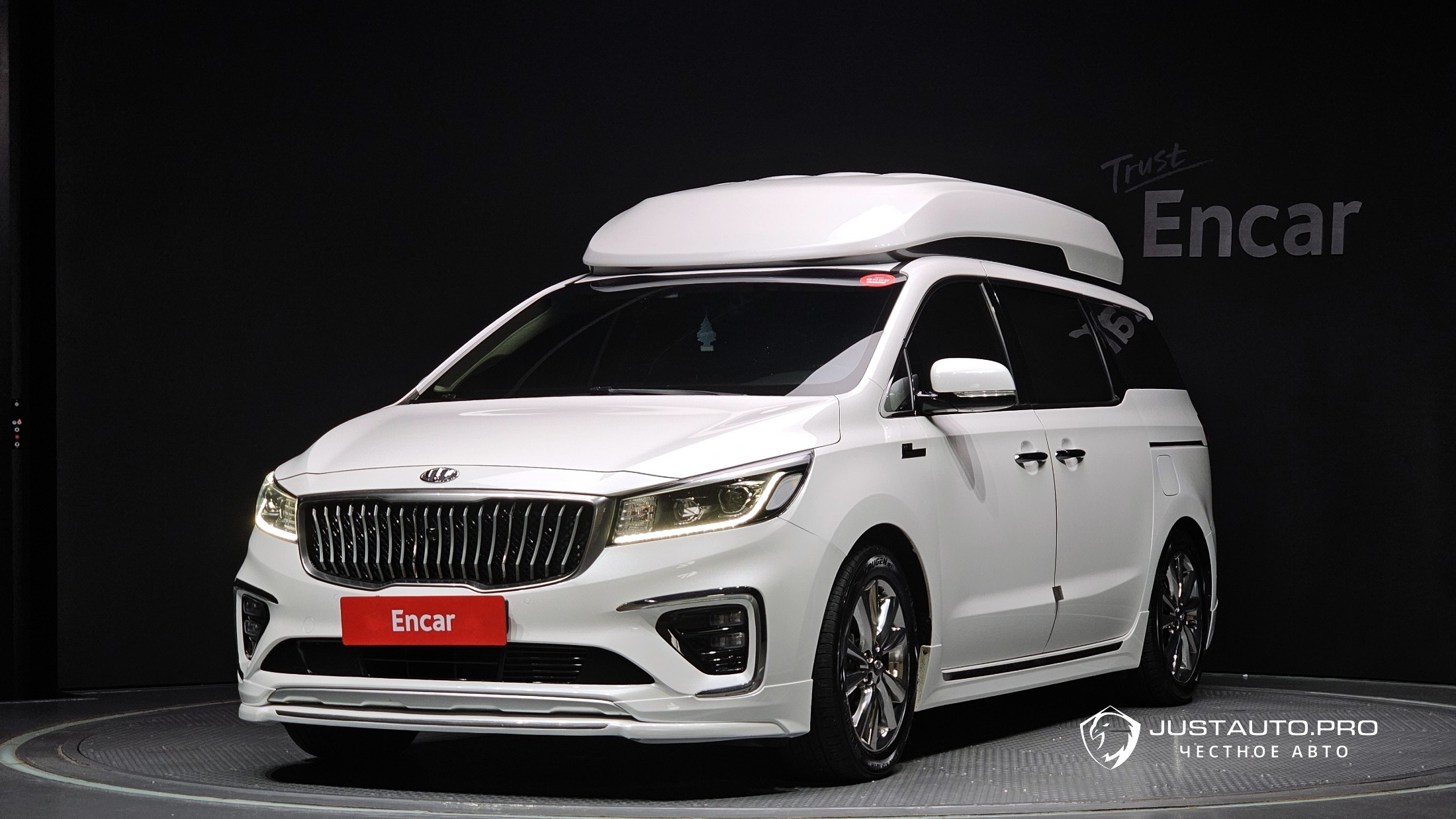 Автомобиль Kia Canival