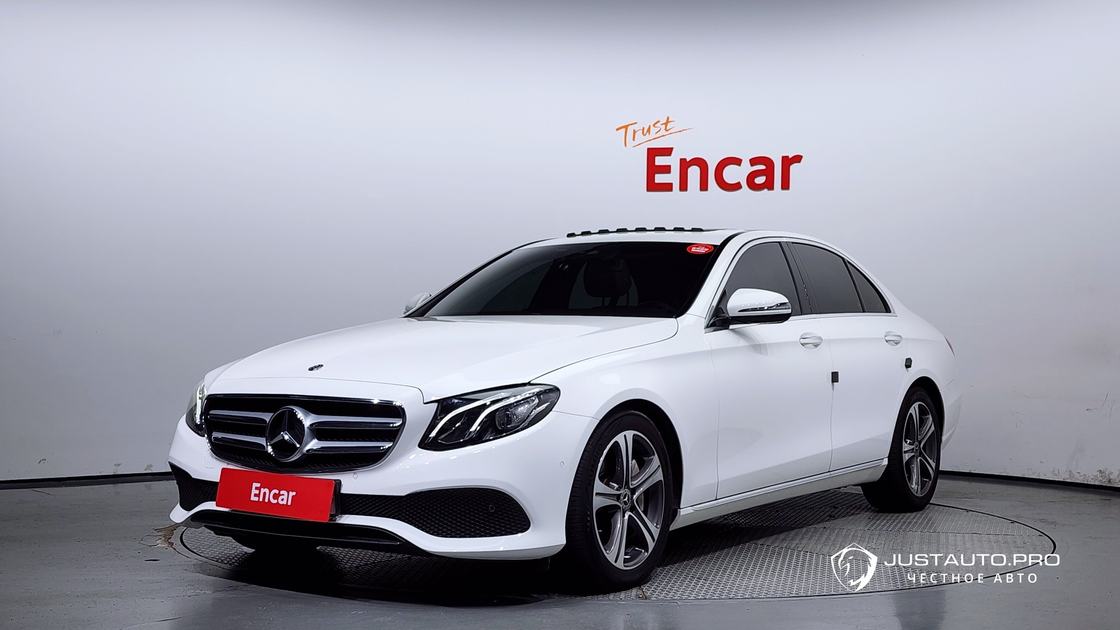 Автомобиль Mercedes-Benz E-Class