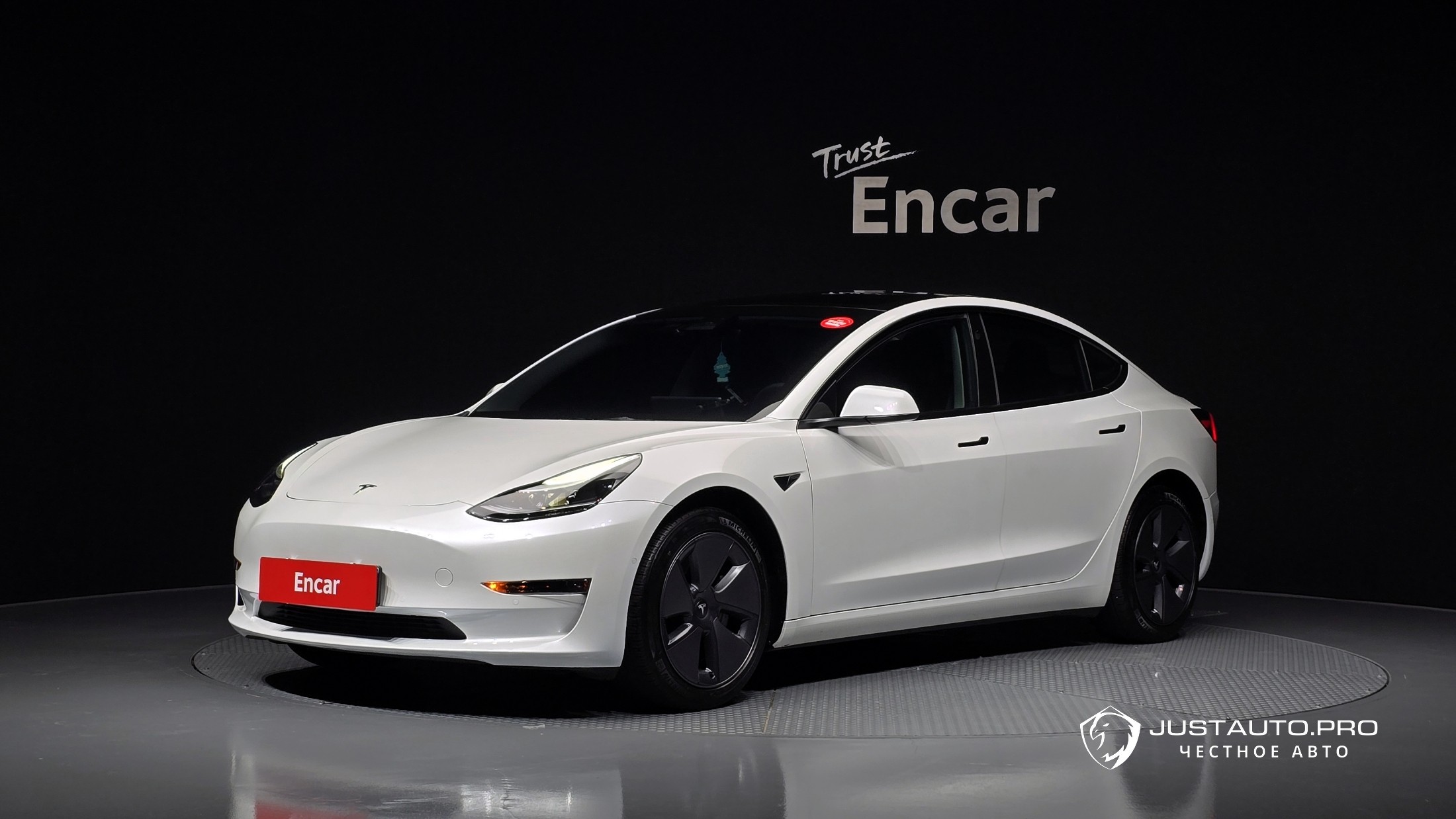 Автомобиль Tesla Model 3