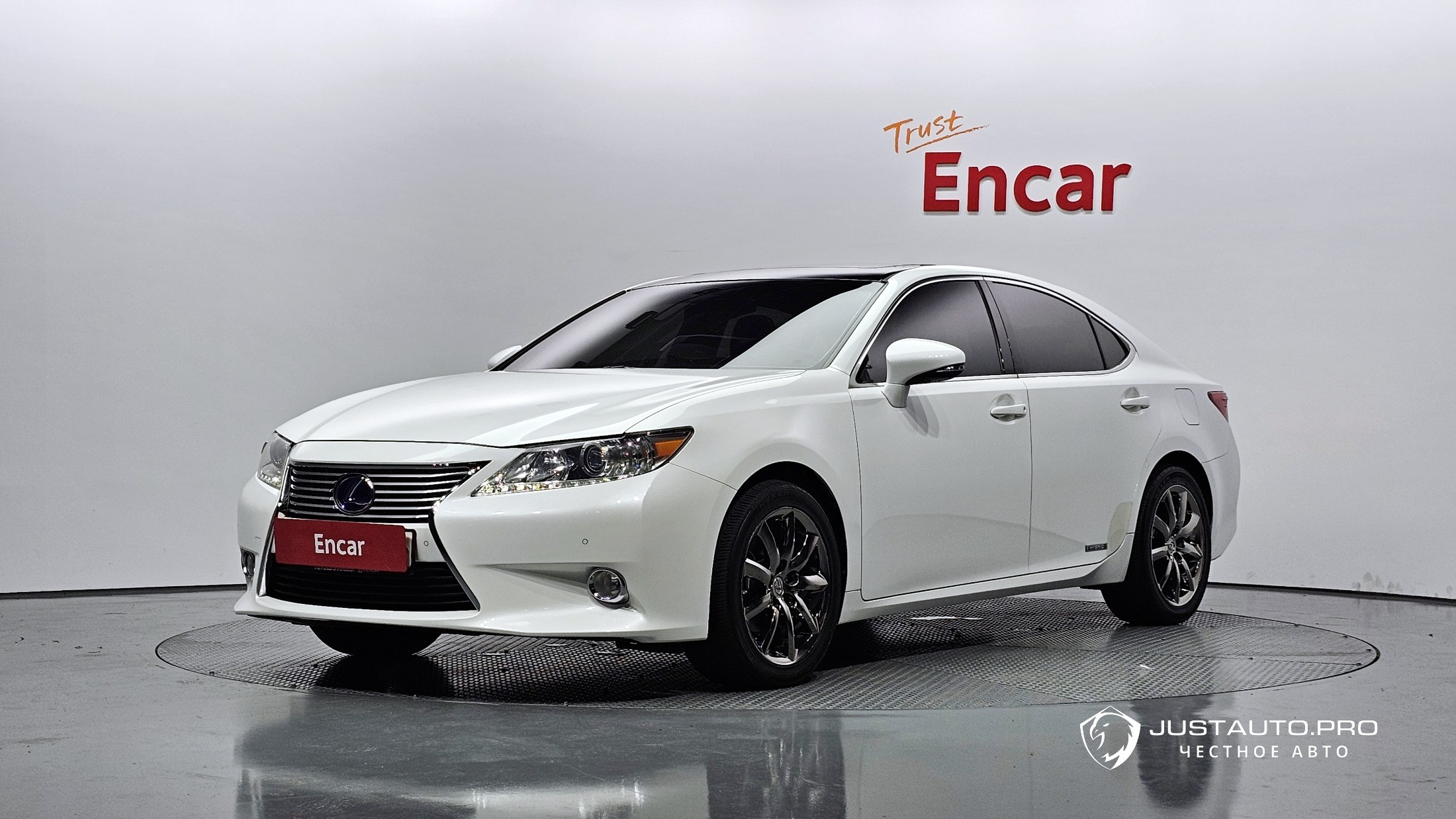 Автомобиль Lexus ES