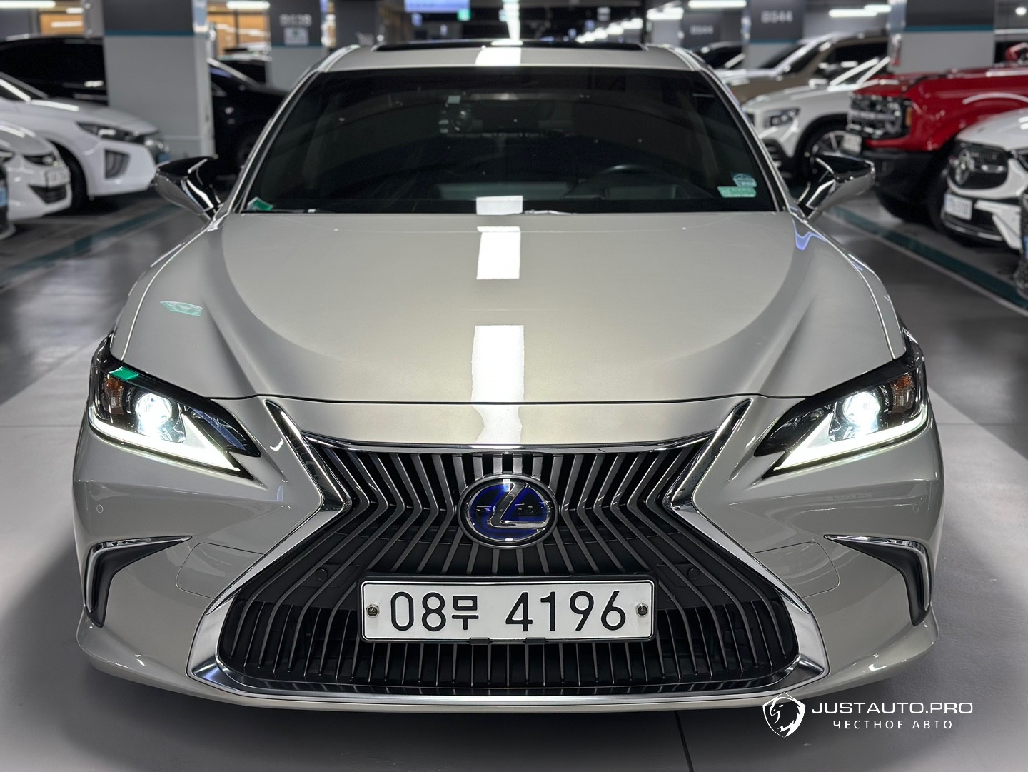 Автомобиль Lexus ES