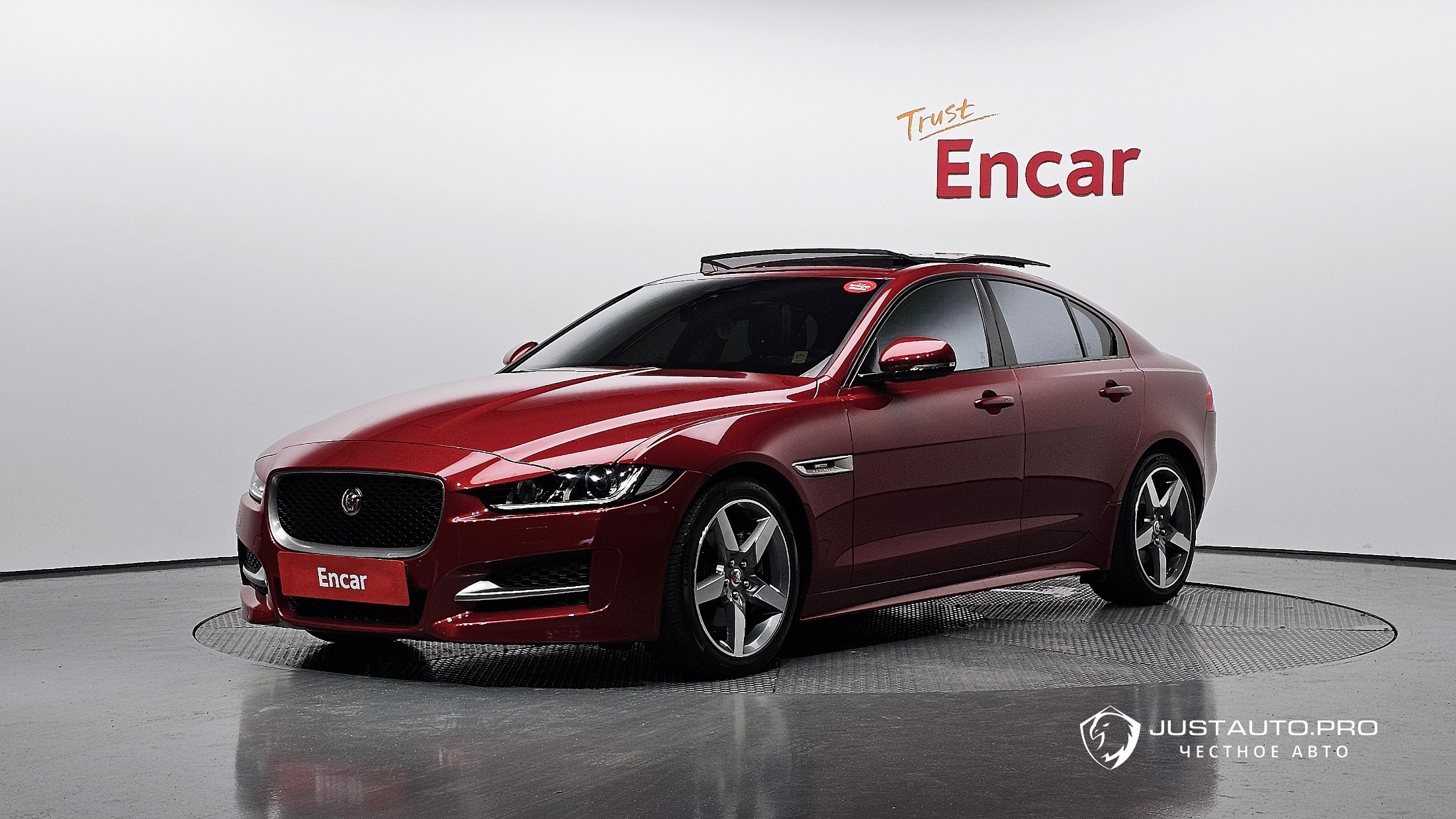 Автомобиль Jaguar XE