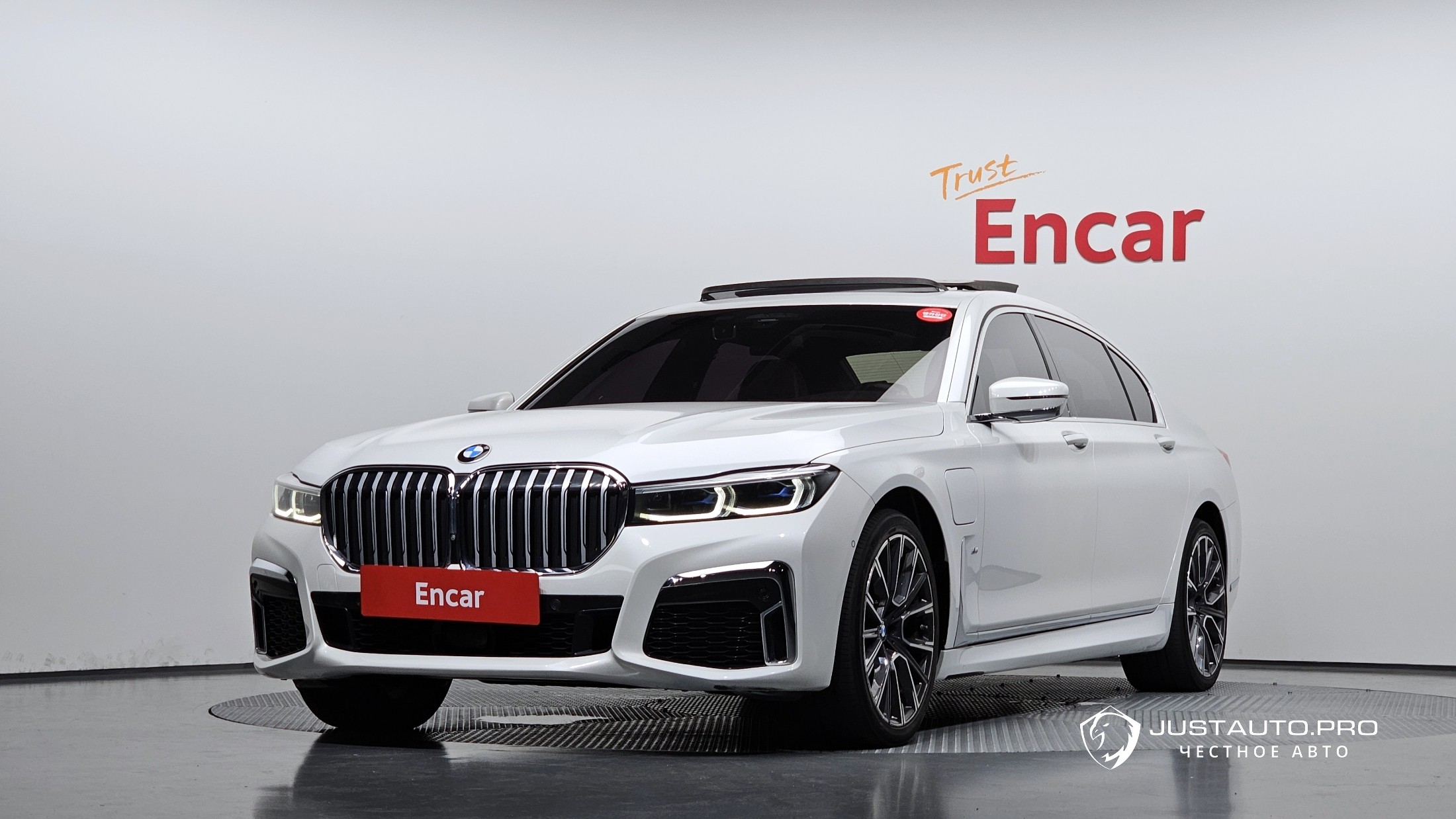 Автомобиль BMW 7-Series