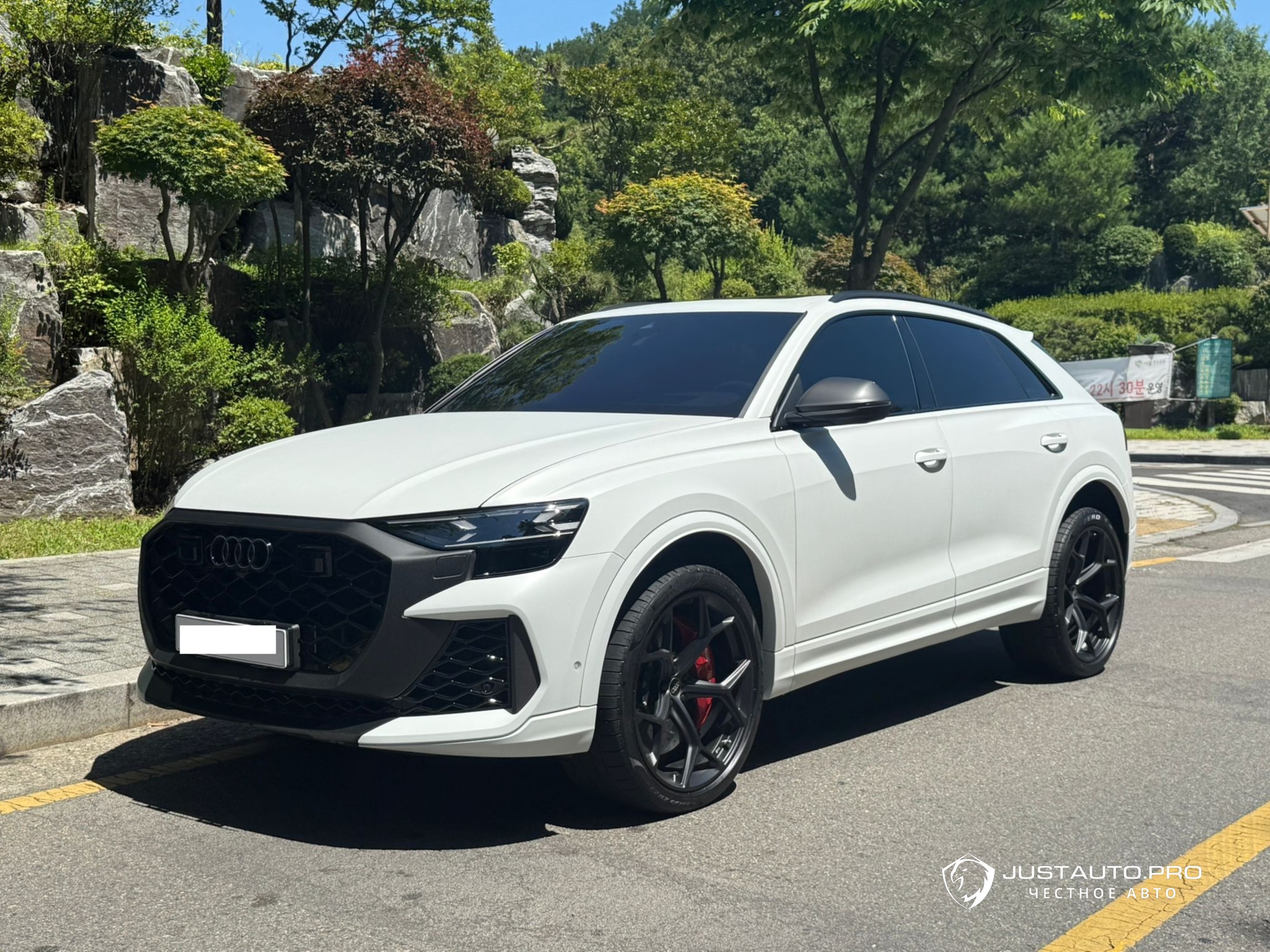 Автомобиль Audi RSQ8