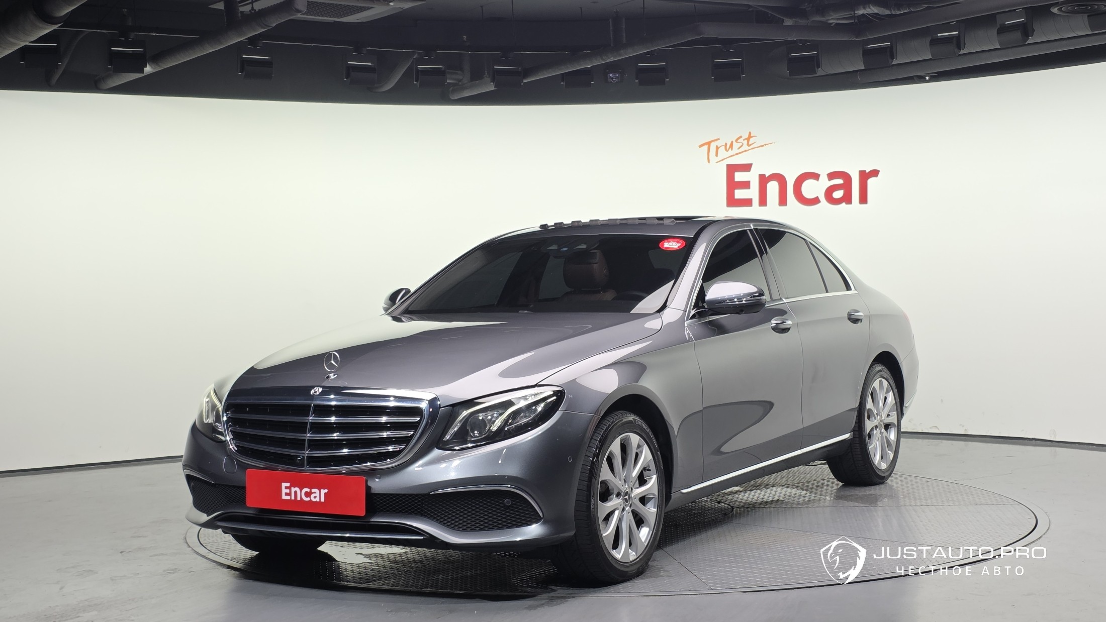 Автомобиль Mercedes-Benz E-Class
