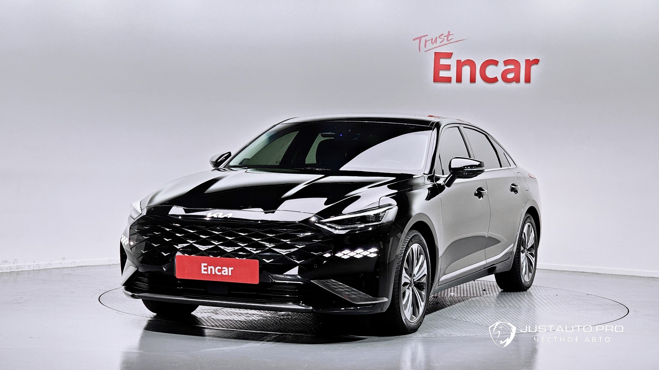Автомобиль Kia K8