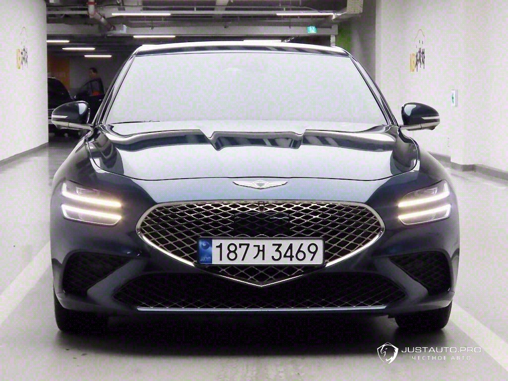 Автомобиль Genesis G70