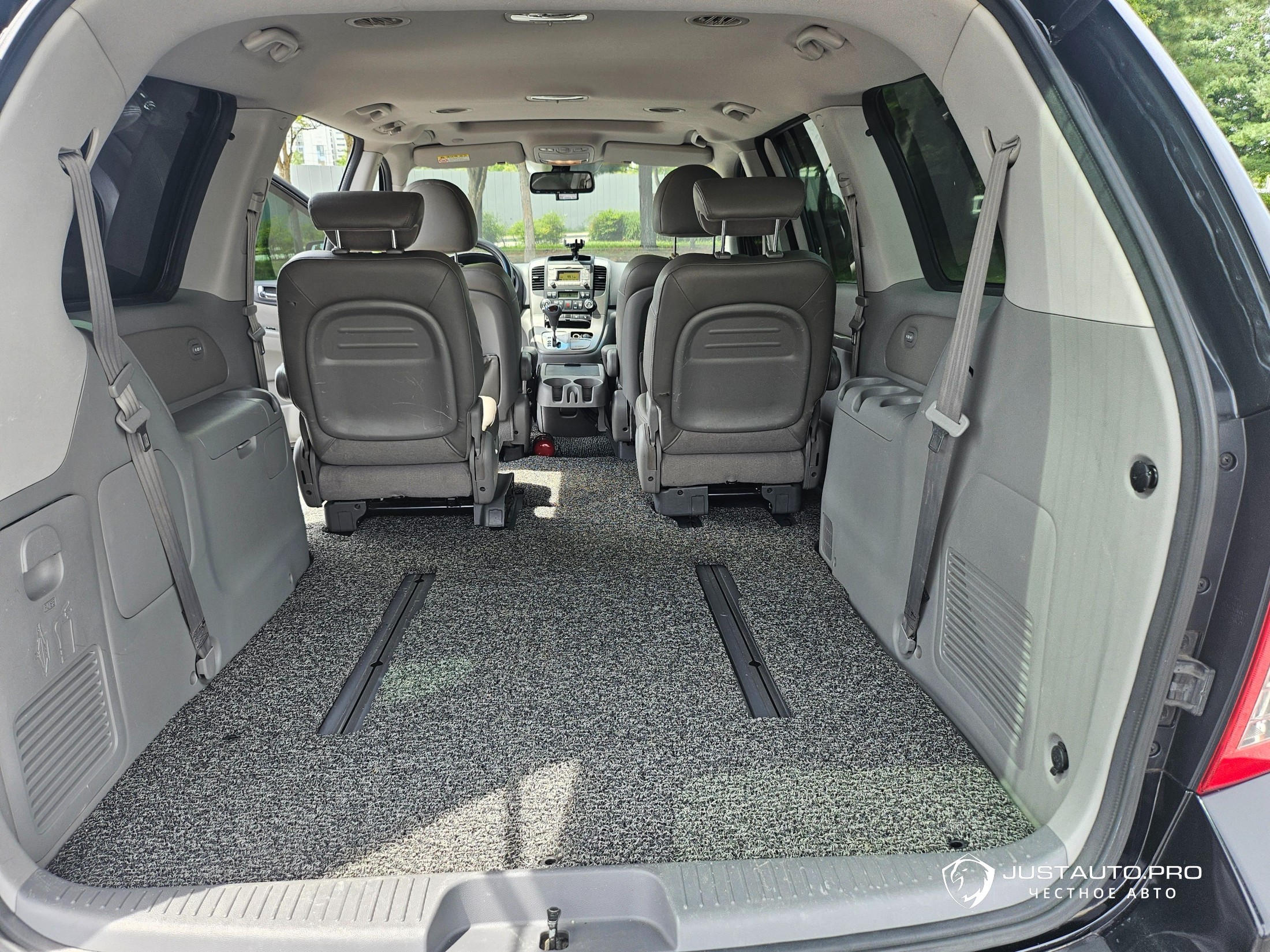 Автомобиль Kia Canival