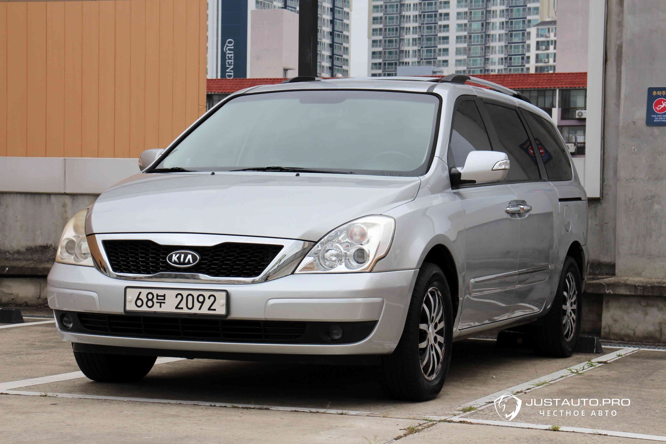 Автомобиль Kia Canival