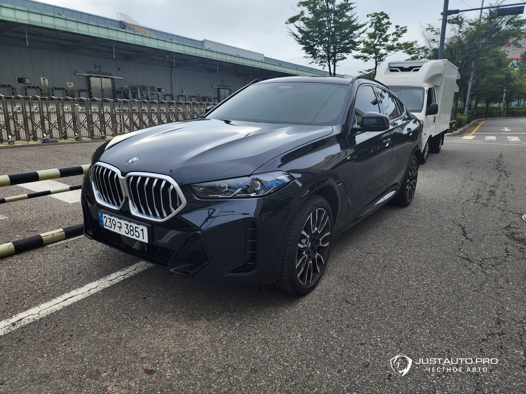 Автомобиль BMW X6
