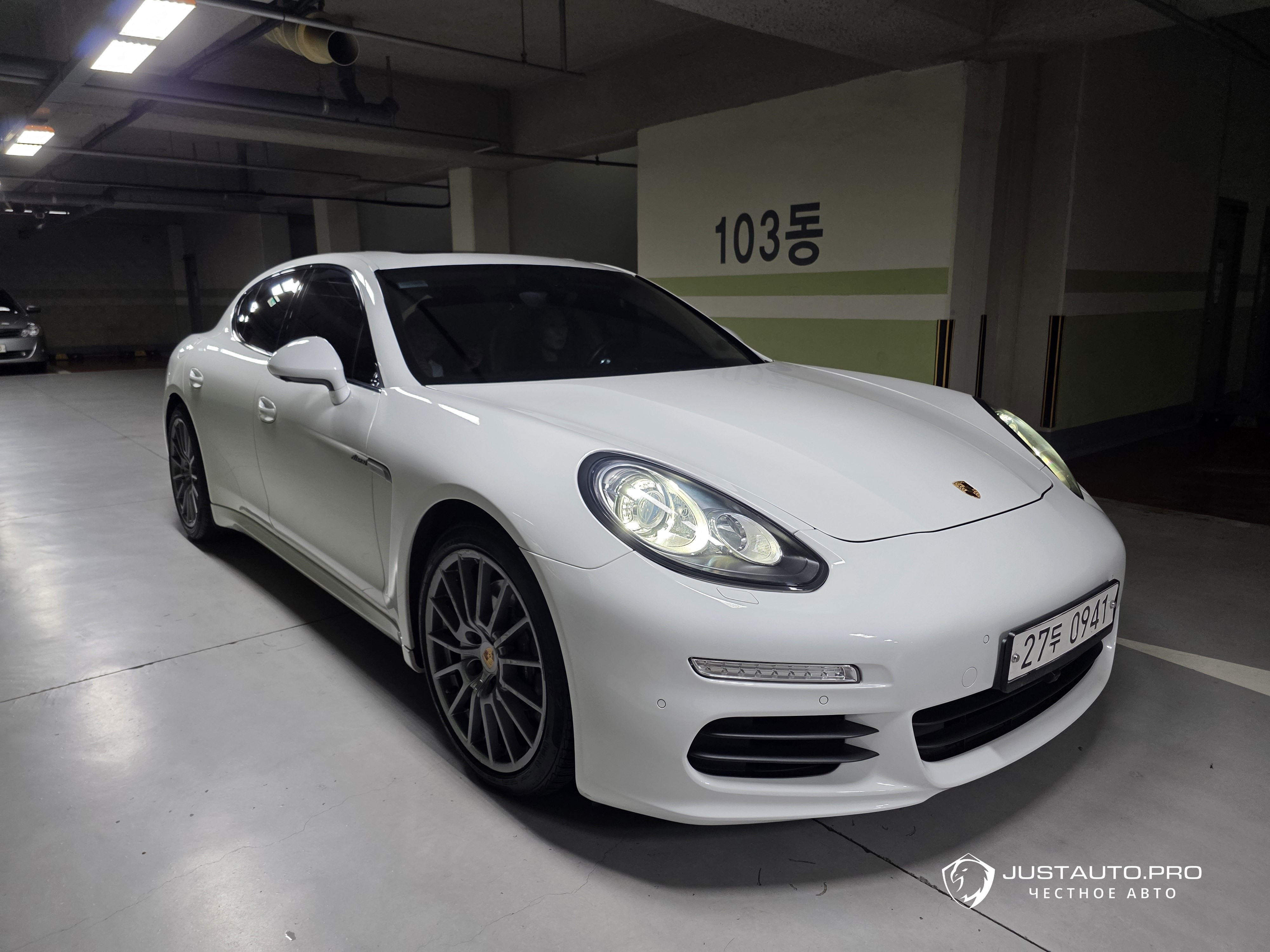 Автомобиль Porsche Panamera