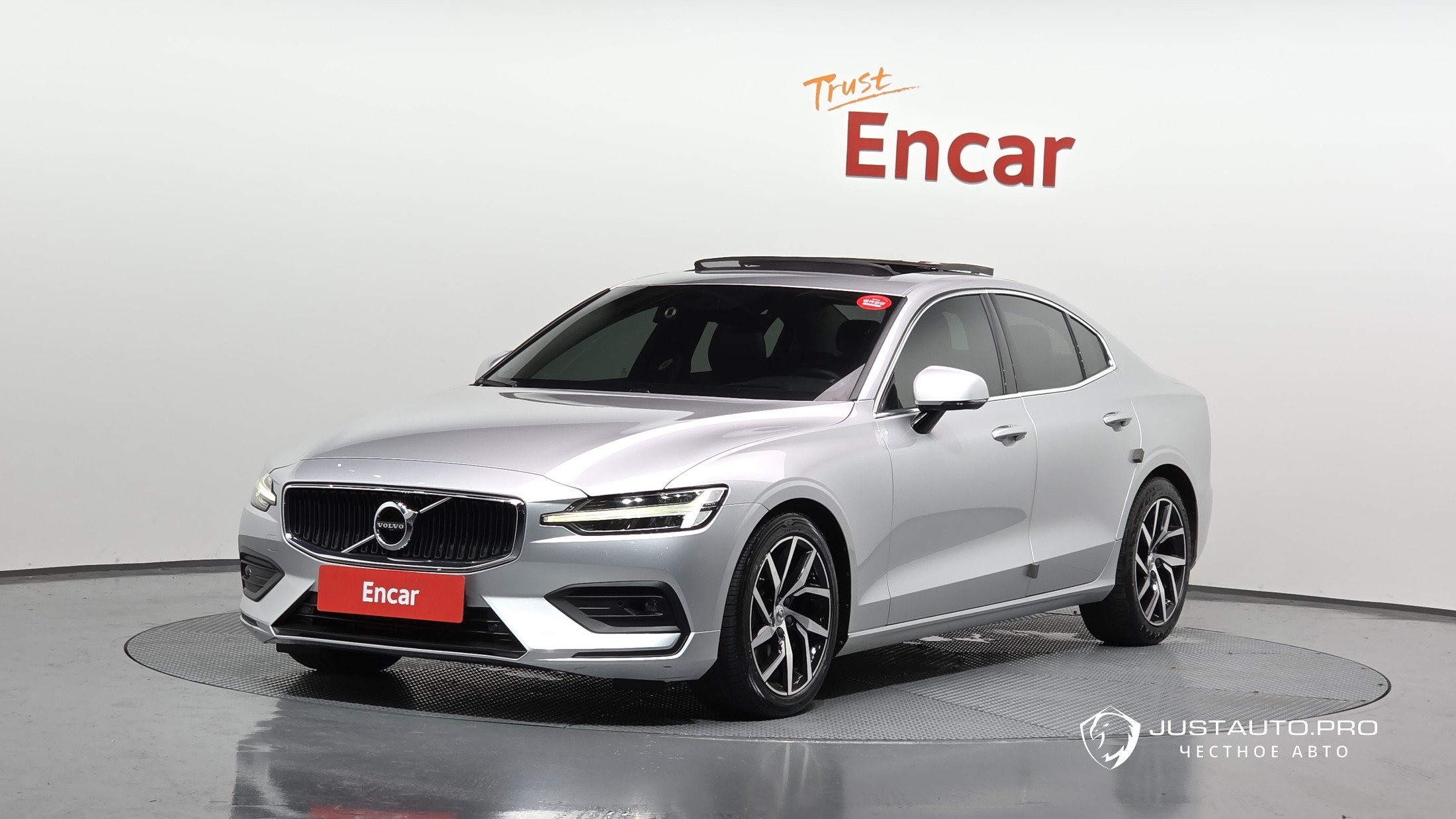 Автомобиль Volvo S60