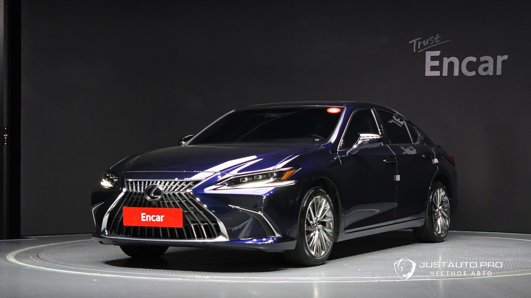 Автомобиль Lexus ES