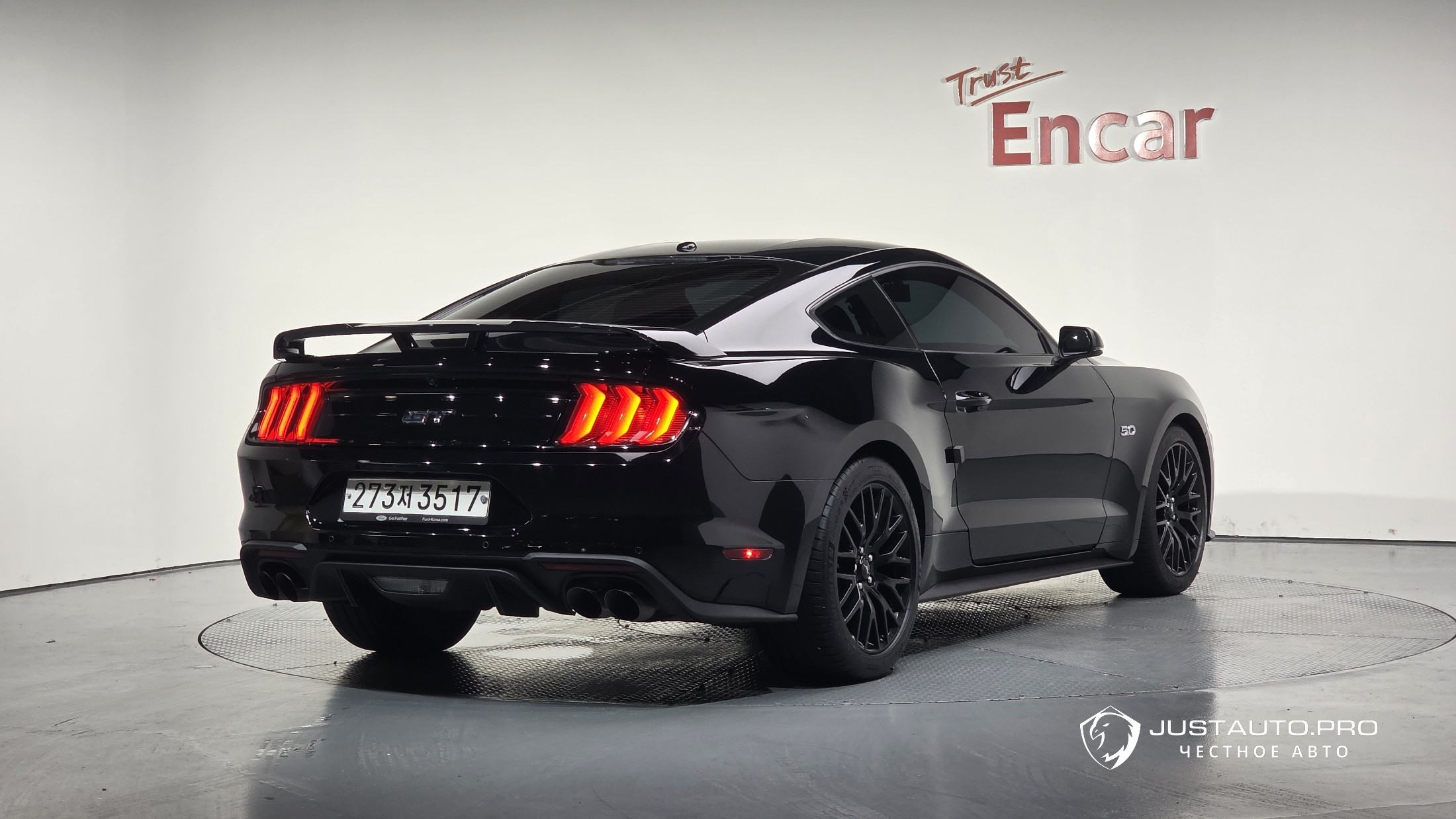 Автомобиль Ford Mustang