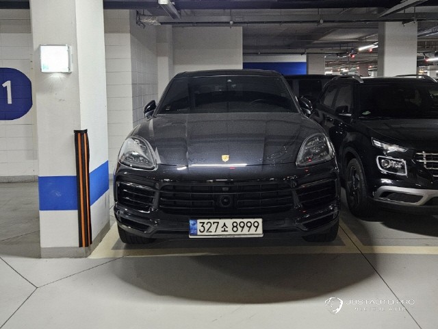 Автомобиль Porsche Cayenne