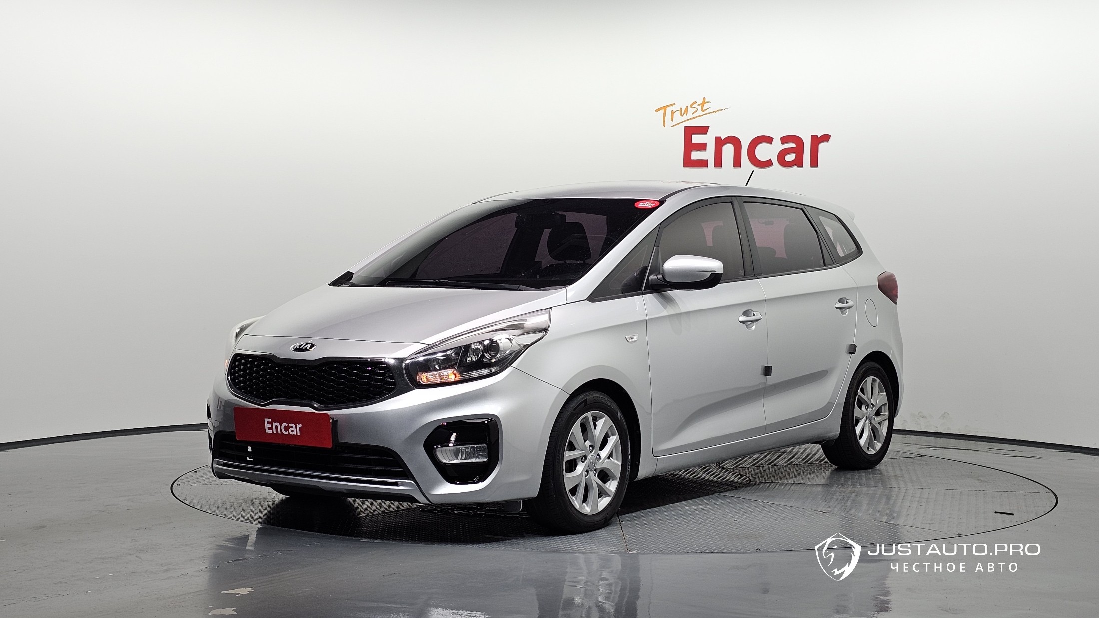 Автомобиль Kia Carens