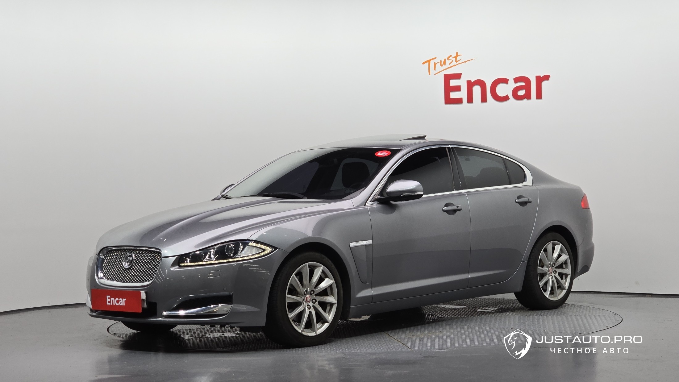 Автомобиль Jaguar XF