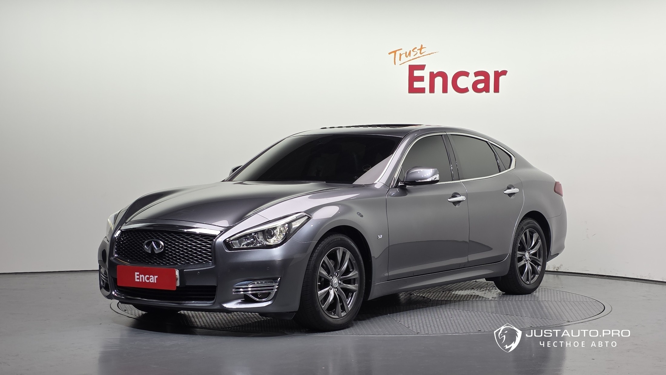 Автомобиль Infiniti Q70