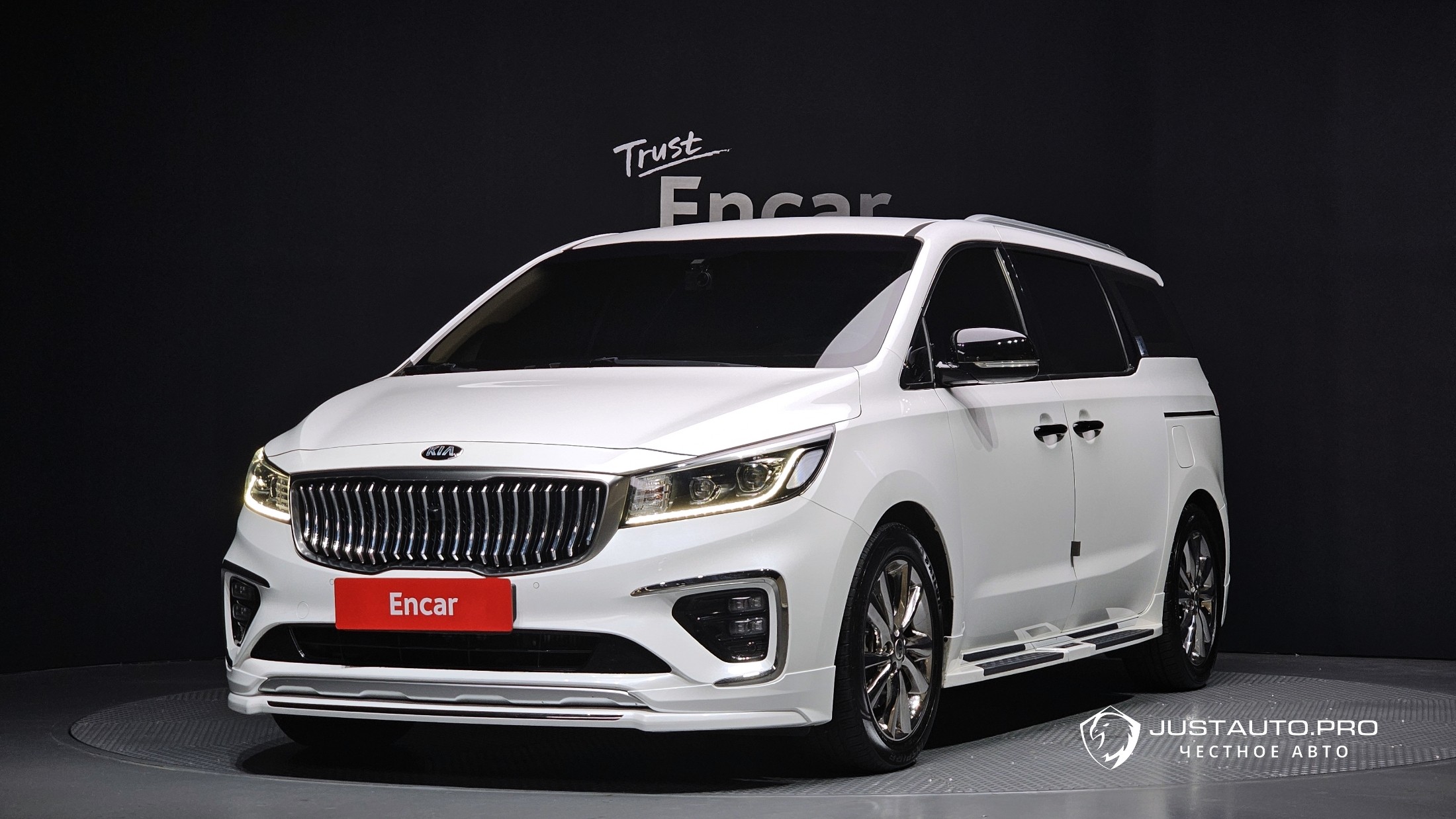 Автомобиль Kia Canival