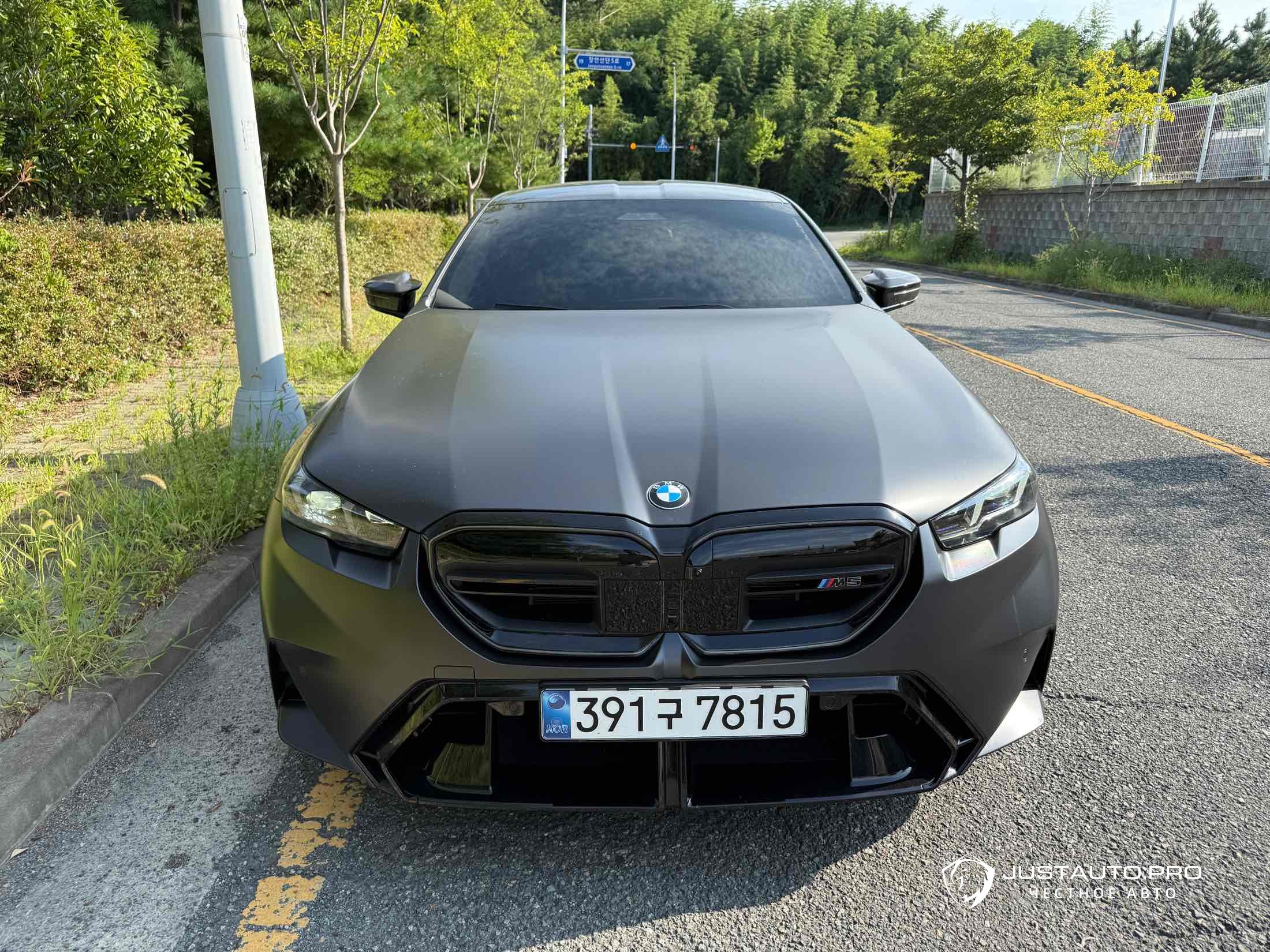 Автомобиль BMW M5