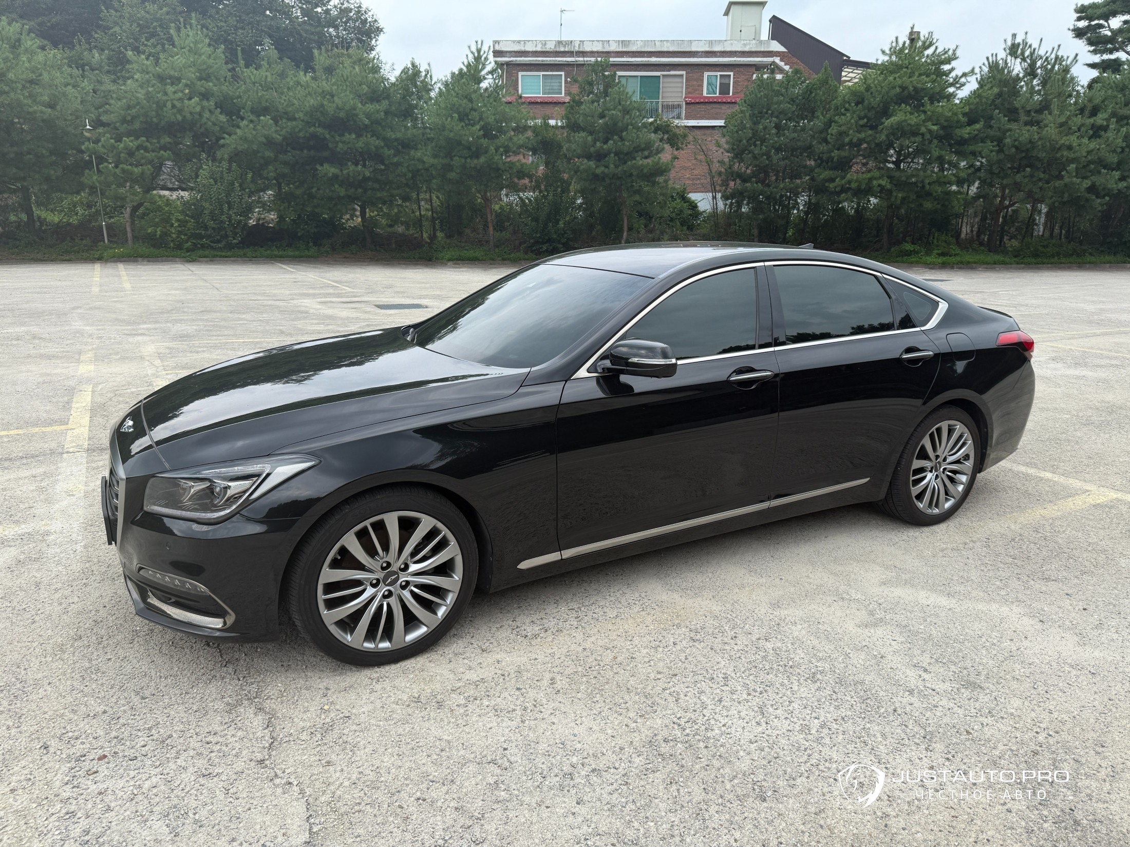 Автомобиль Genesis G80