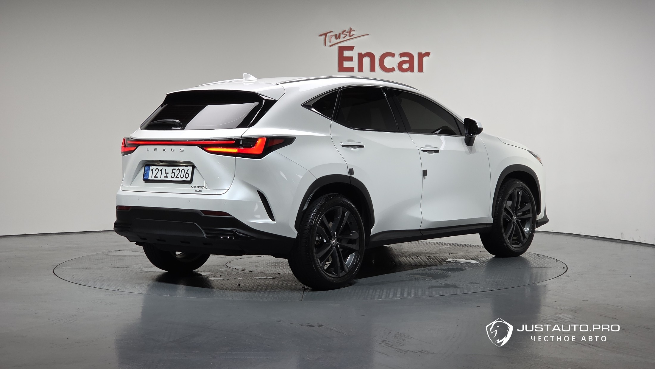 Автомобиль Lexus NX