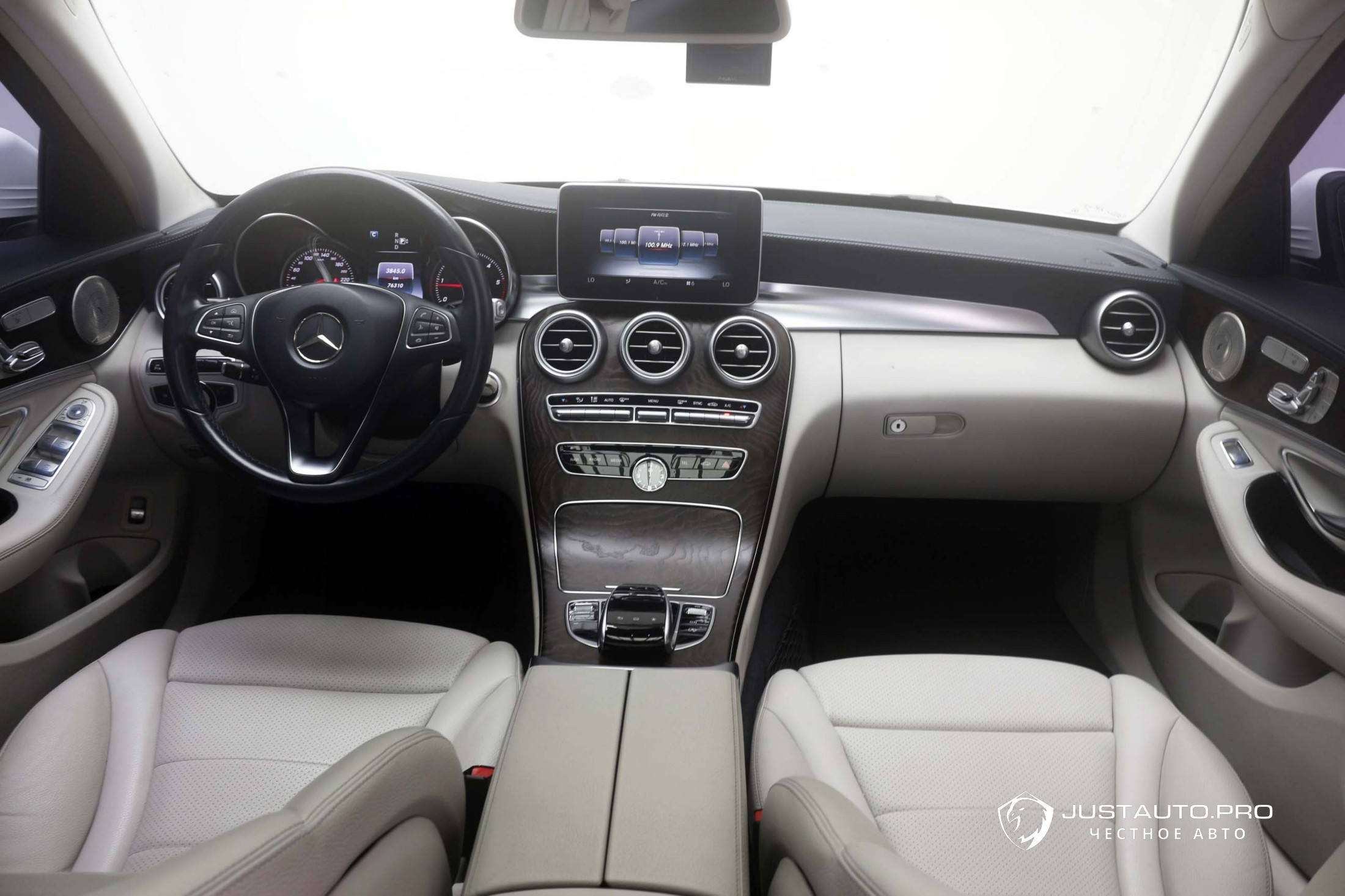 Автомобиль Mercedes-Benz C-Class