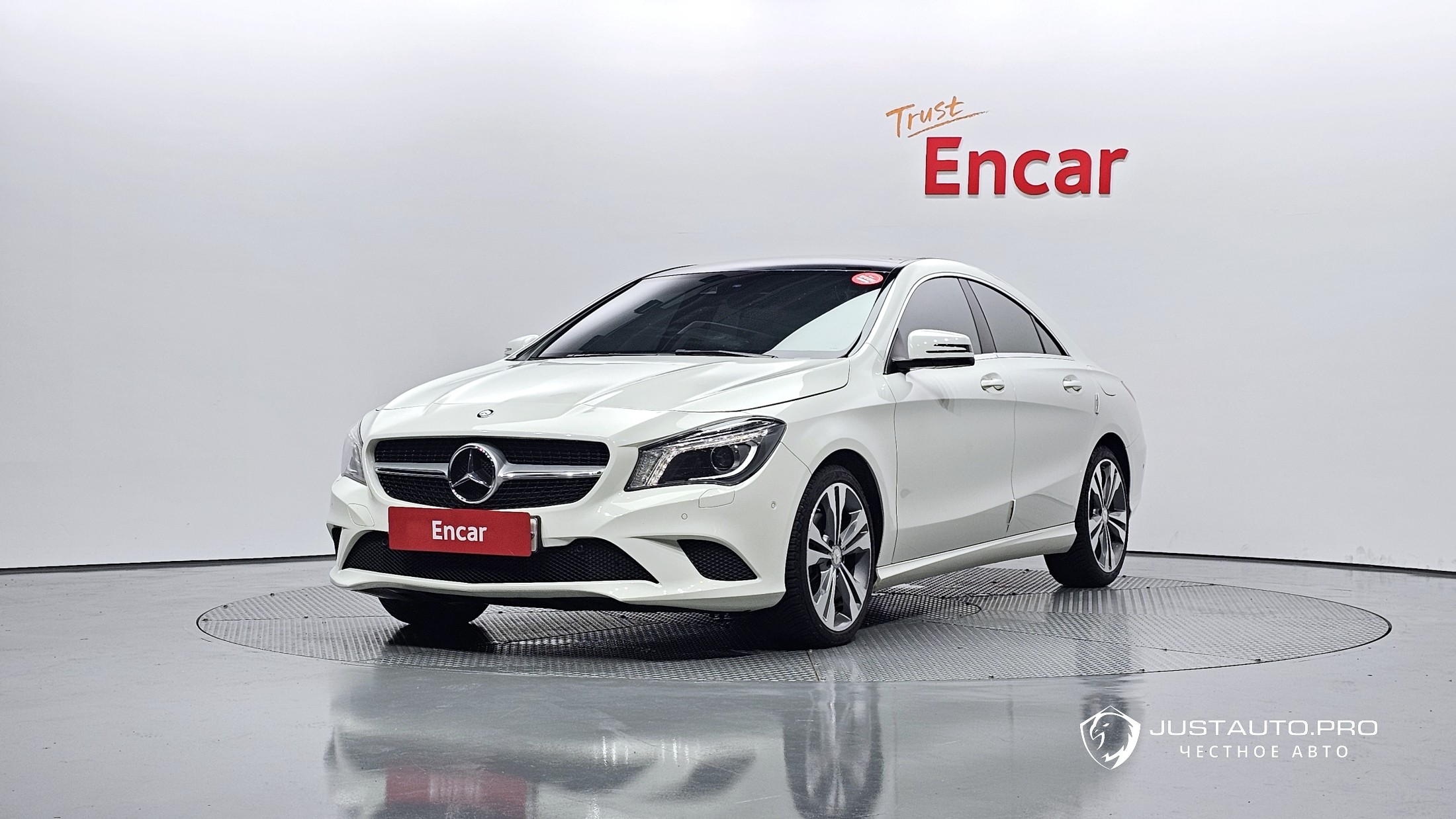 Автомобиль Mercedes-Benz CLA-Class