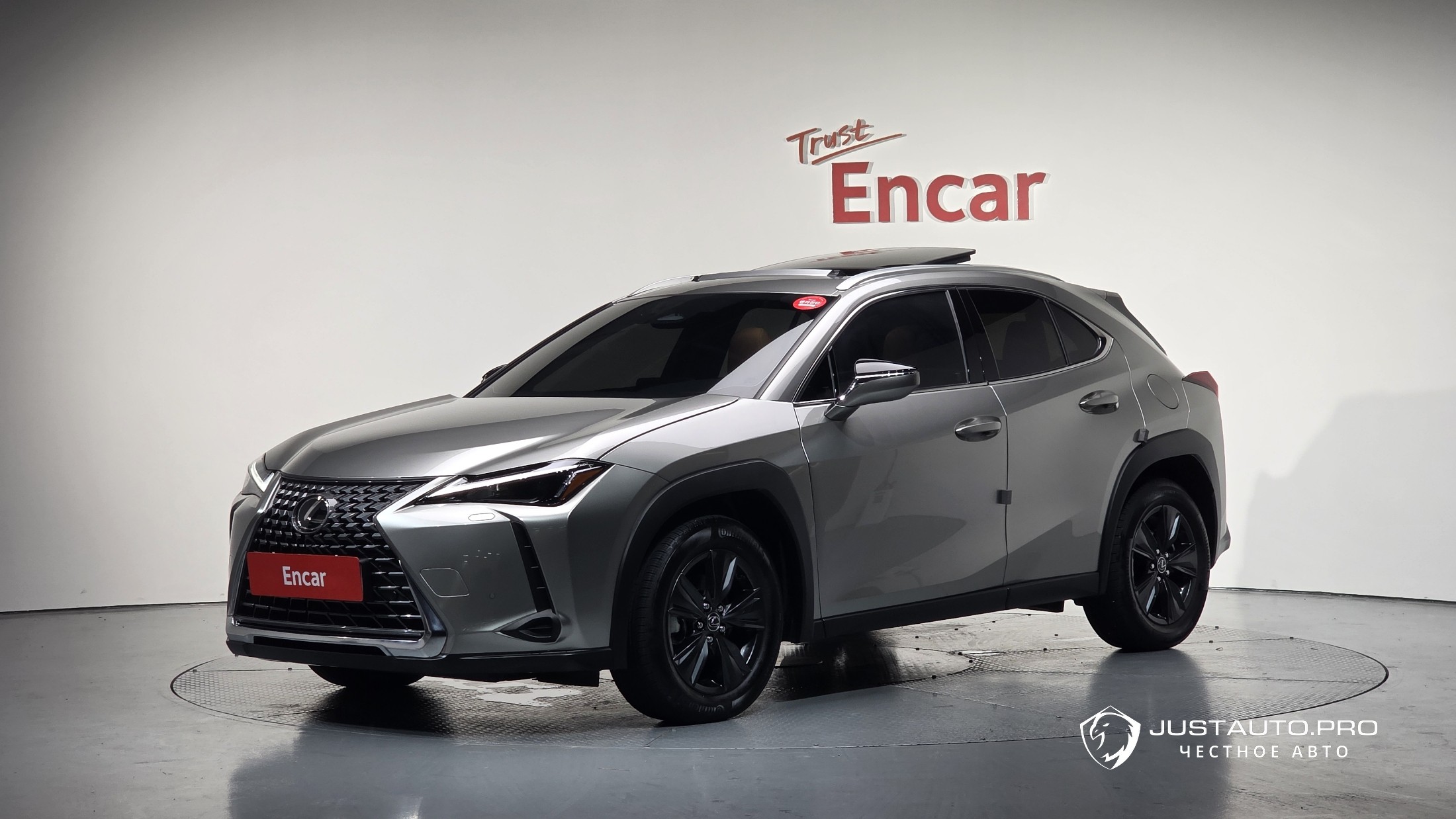 Автомобиль Lexus UX