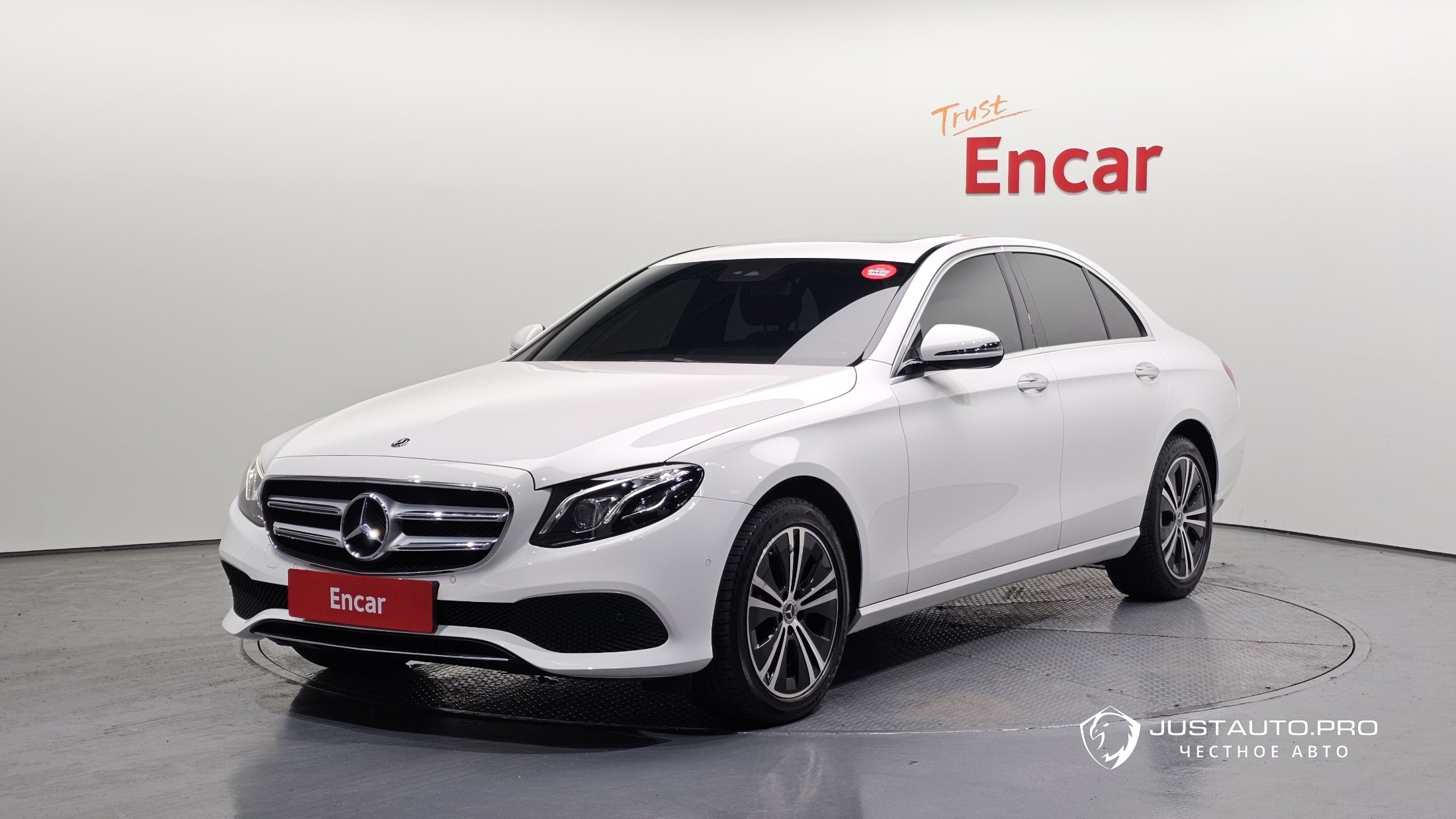 Автомобиль Mercedes-Benz E-Class