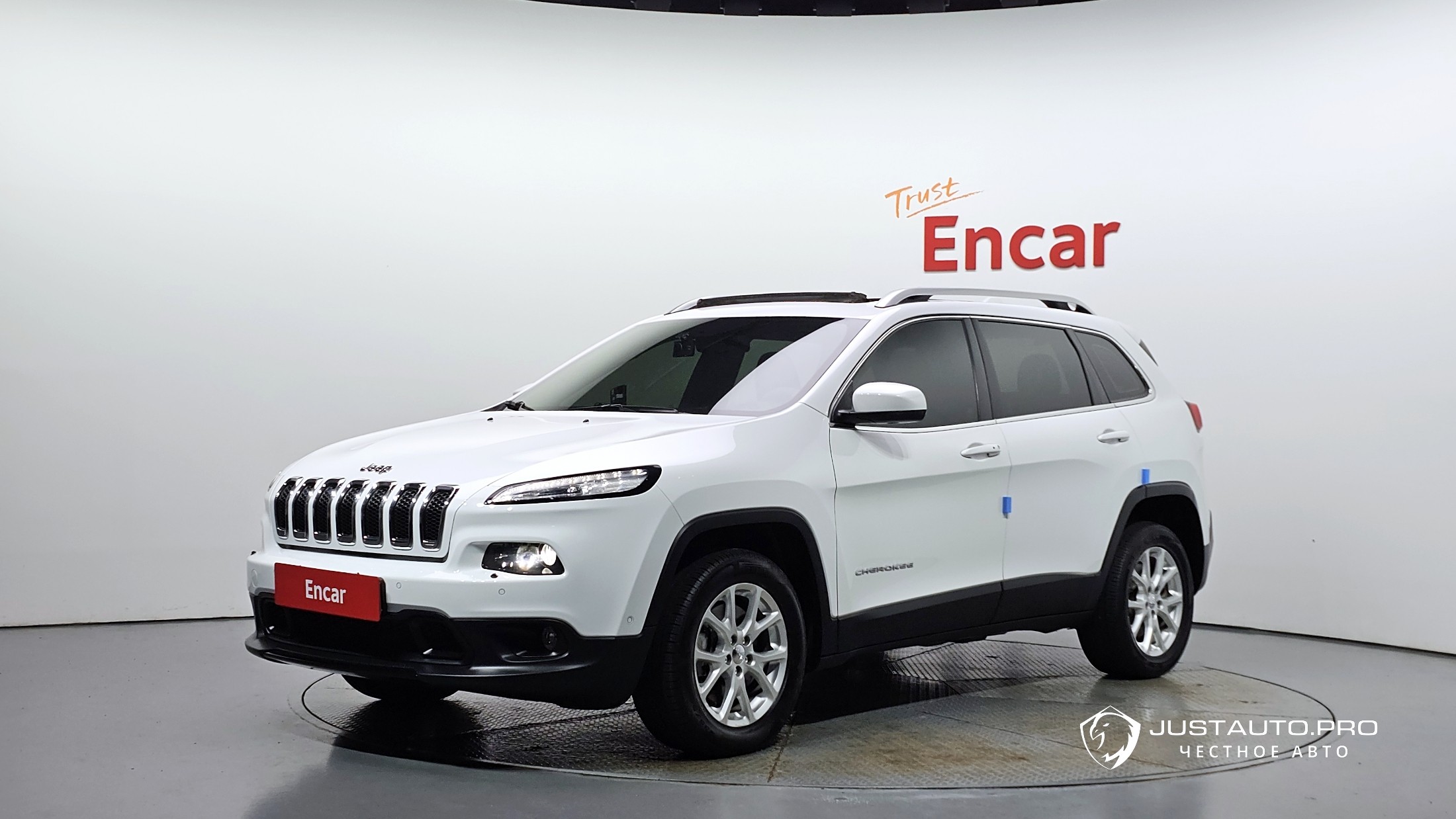 Автомобиль Jeep Cherokee